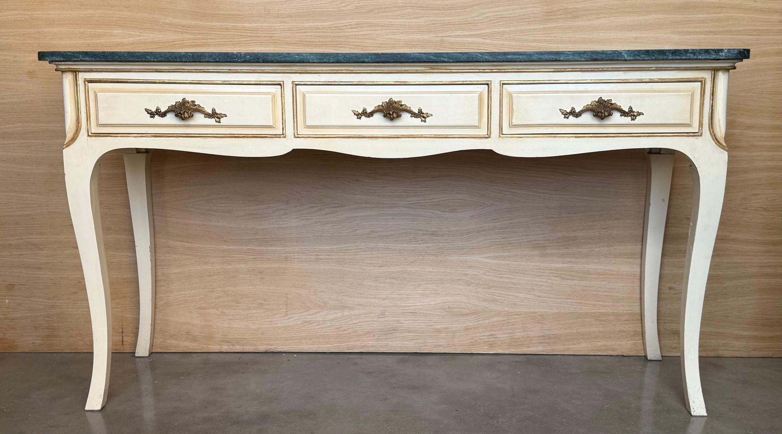 Console française du XXe siècle laquée blanc, plateau en marbre vert photo furniture