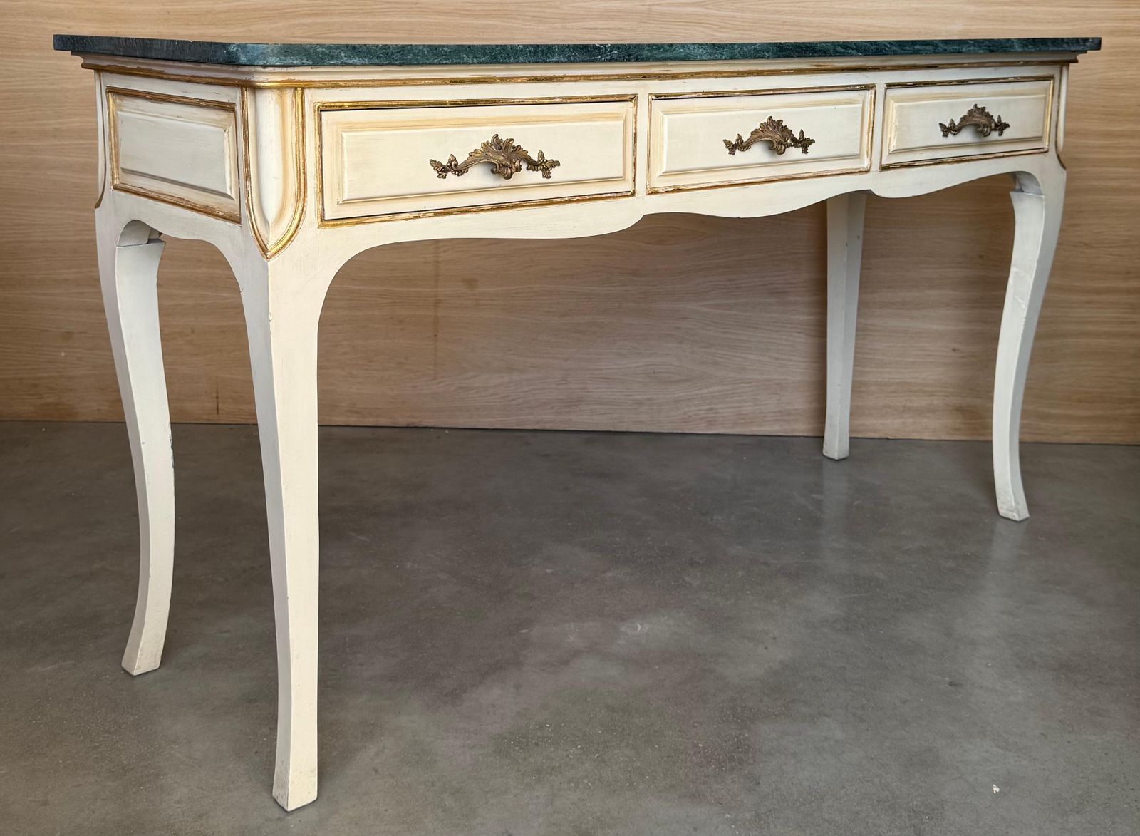 Console française du XXe siècle laquée blanc, plateau en marbre vert photo vintage