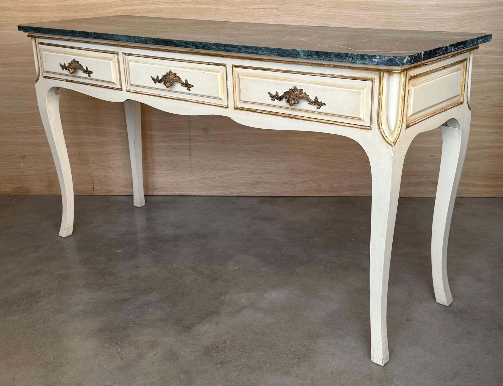 photo vinterior Console française du XXe siècle laquée blanc, plateau en marbre vert