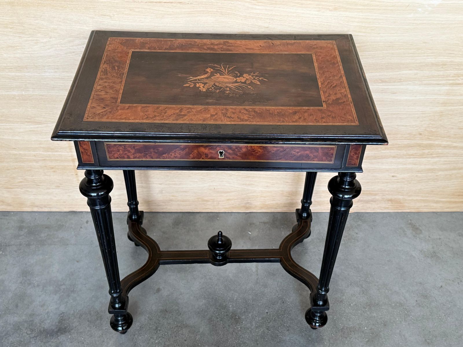 Table de couture ou table d'appoint Napoléon III en bois et marqueterie, France, fin du XIXe siècle photo 1426.0