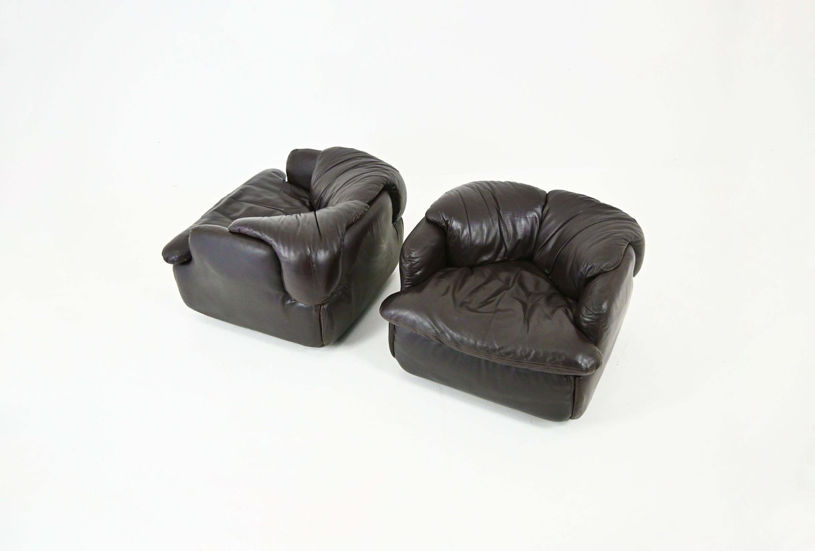 Confidential Lounge Chairs By Alberto Rosselli For Saporiti Italia, 1970s photo for sale