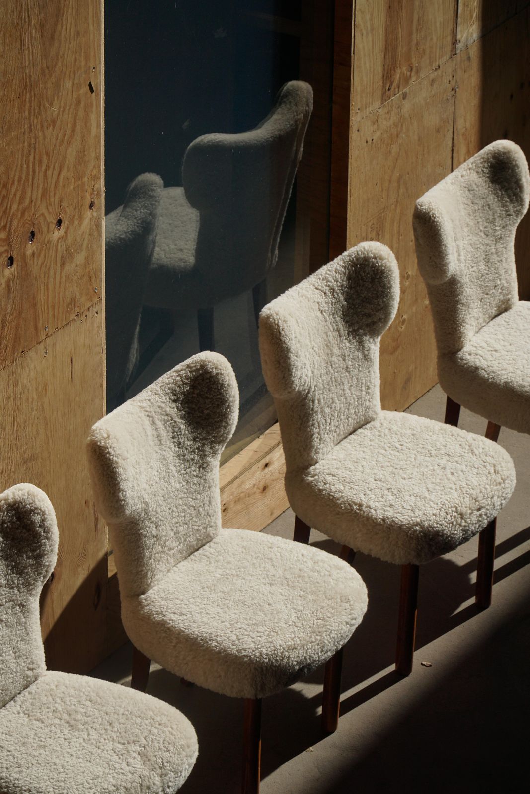 photo vintage Set Of 4 Danish Modern Dining Chairs In Lambswool & Oak, Viggo Boesen, 1950s