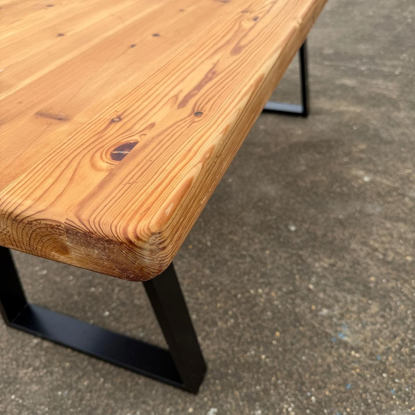 Reclaimed Pine Farmhouse Table Modern Trapezium Metal Industrial Legs Seats 6/8 photo vinterior