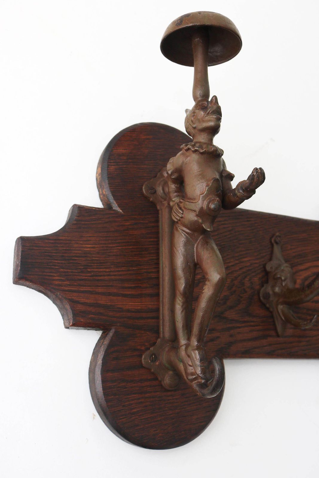 Unieke Victoriaanse Eiken Wandkapstok Met Gietijzeren Nar  En Olifanthaken – Antiek Figuratief Halrek – Decoratieve Entreeopberging photo Meubels