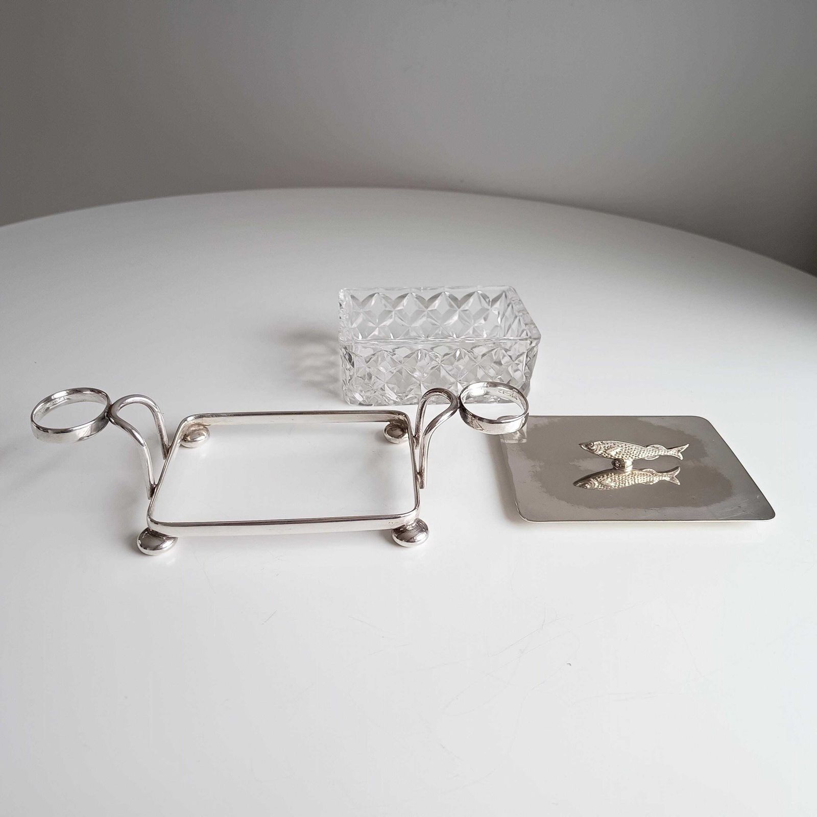 photo vintage Antique English Novelty Silver Plated Cut Glass Sardine Serving Dish: Zoomorphic Finial, 1890