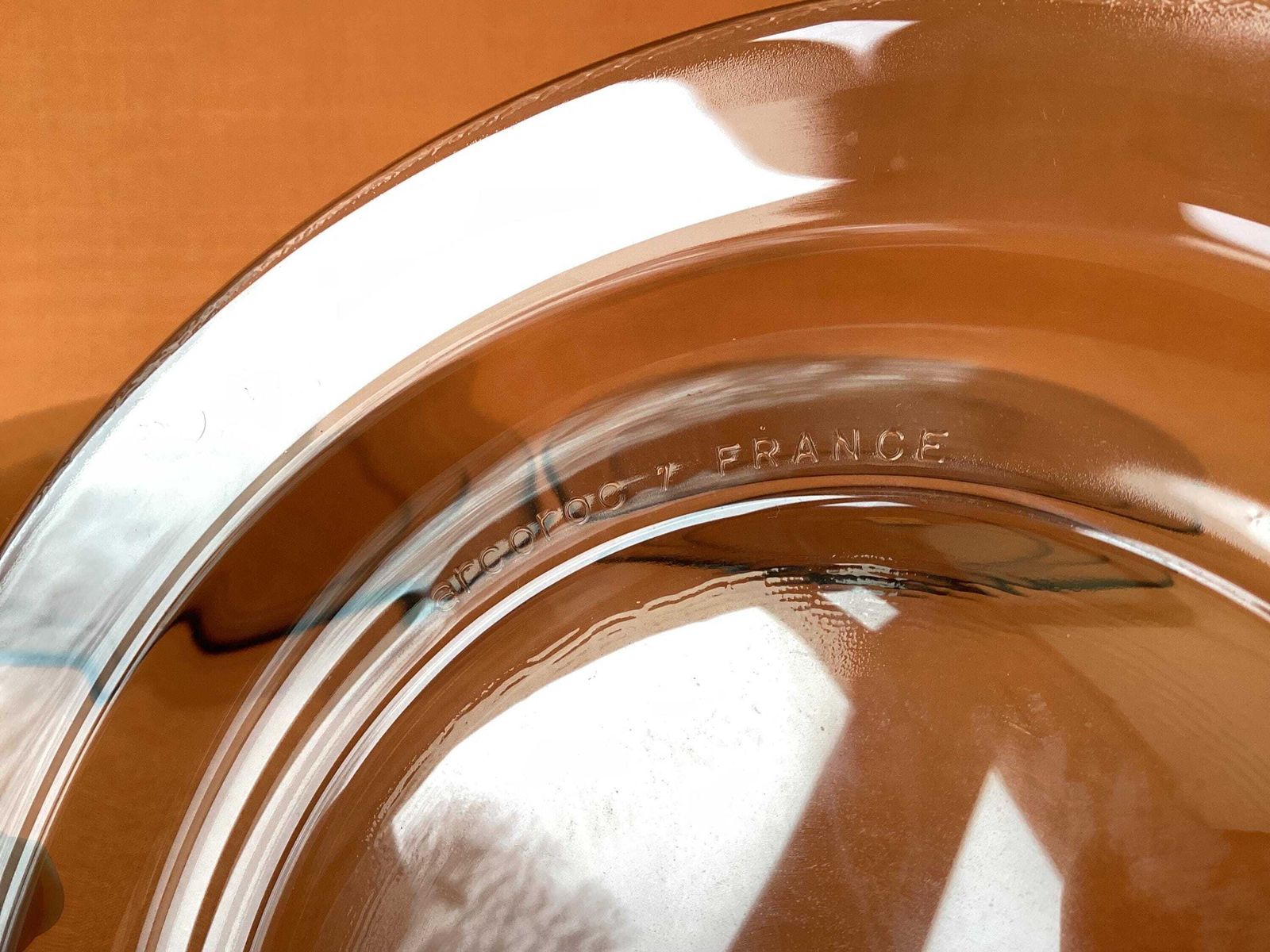 photo vintage 1980s Arcoroc Fumé Smoked Glass Tea Set, Retro French Cups Saucers Plates