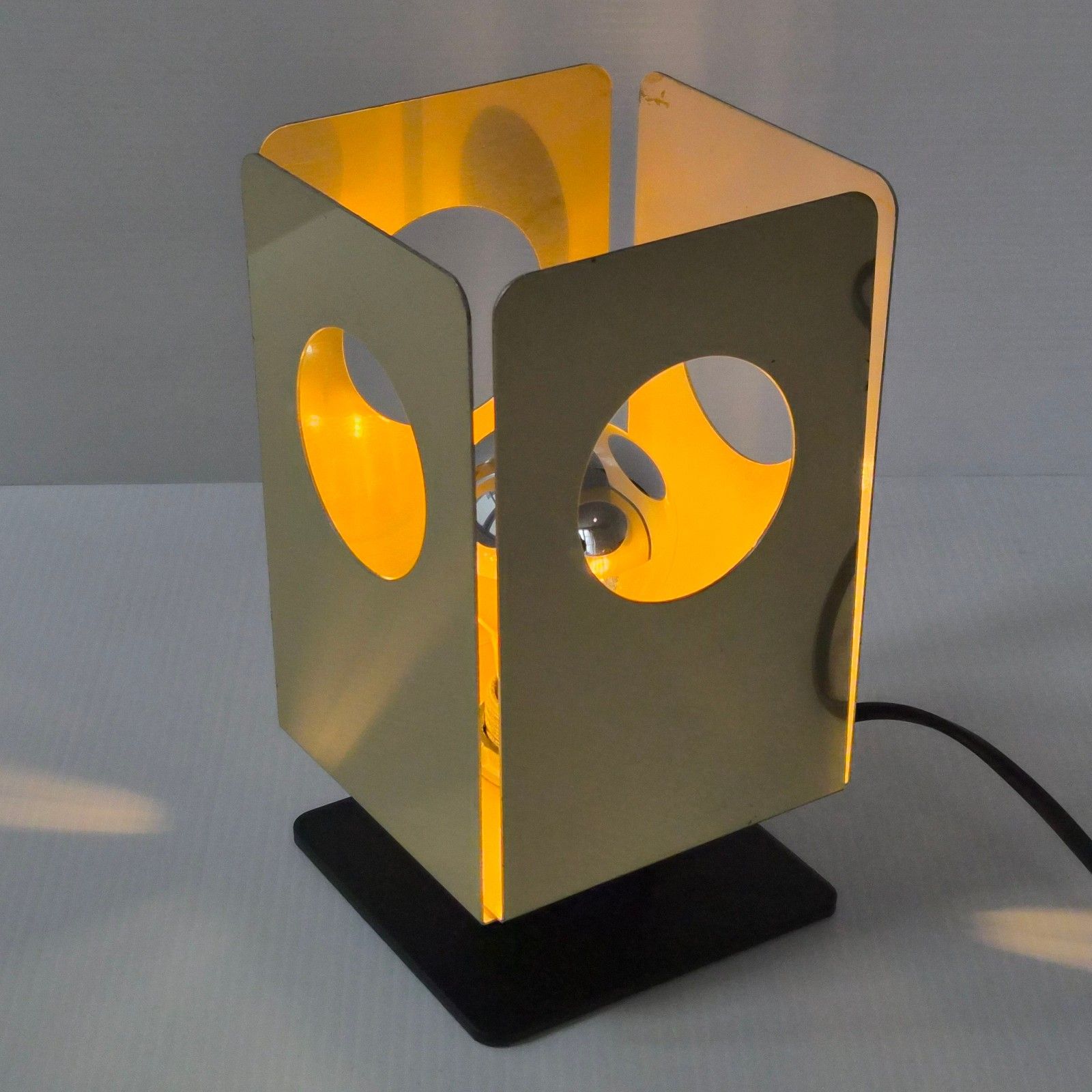 323.0 Vintage 1960s Gold Metal Table Lamp 60s Space Age 1960s 60s photo