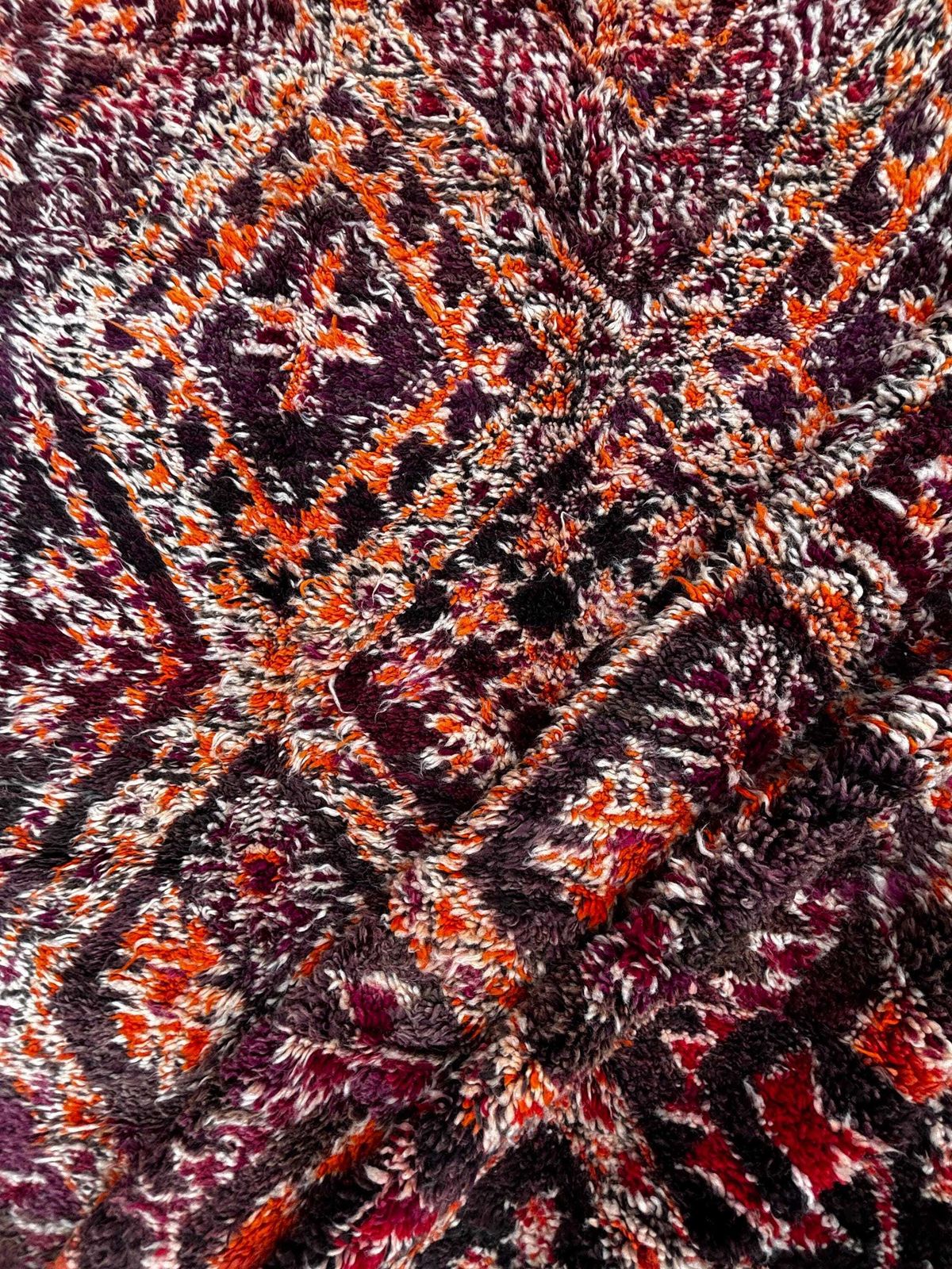 Mid Century Modern Beni M’guild Moroccan Rug 240x350 Cm – Handmade Berber Carpet – Authentic Atlas Rug photo vinterior