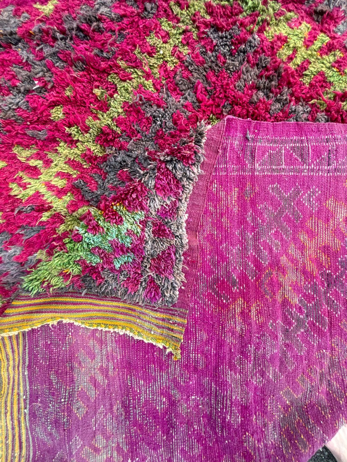 Groot Vintage Marokkaans Talsint Tapijt 240x460 Cm – Handgeweven Berber Aït Bouchaoun Wollen Tapijt – Zeldzaam Tribaal Vloerkleed – Marokkaans Tapijt photo for sale