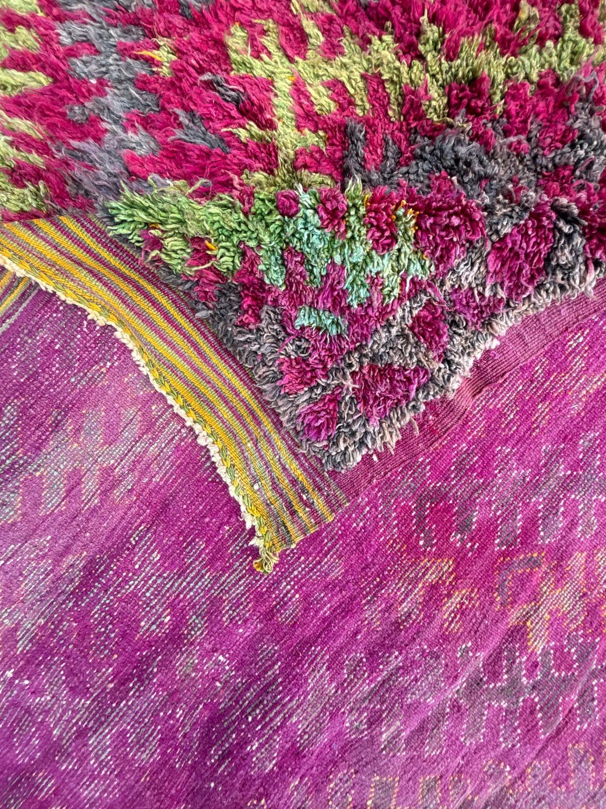 Groot Vintage Marokkaans Talsint Tapijt 240x460 Cm – Handgeweven Berber Aït Bouchaoun Wollen Tapijt – Zeldzaam Tribaal Vloerkleed – Marokkaans Tapijt photo Textiel