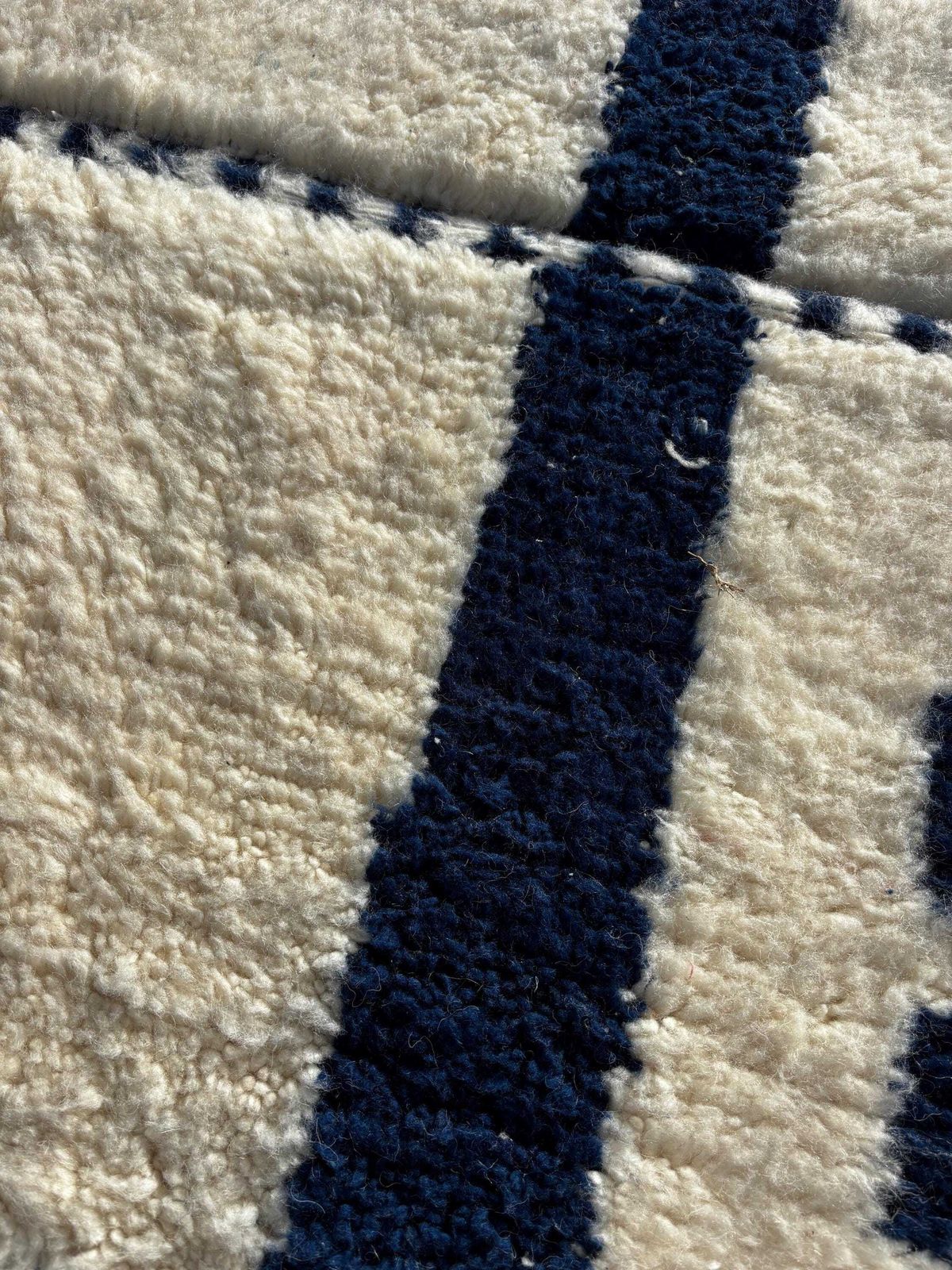 Handmade Moroccan Mrirt Wool Rug 210x310 Cm– White Minimal Geometric Design – Luxury Berber Area Rug – Modern Boho Home Decor photo vinterior