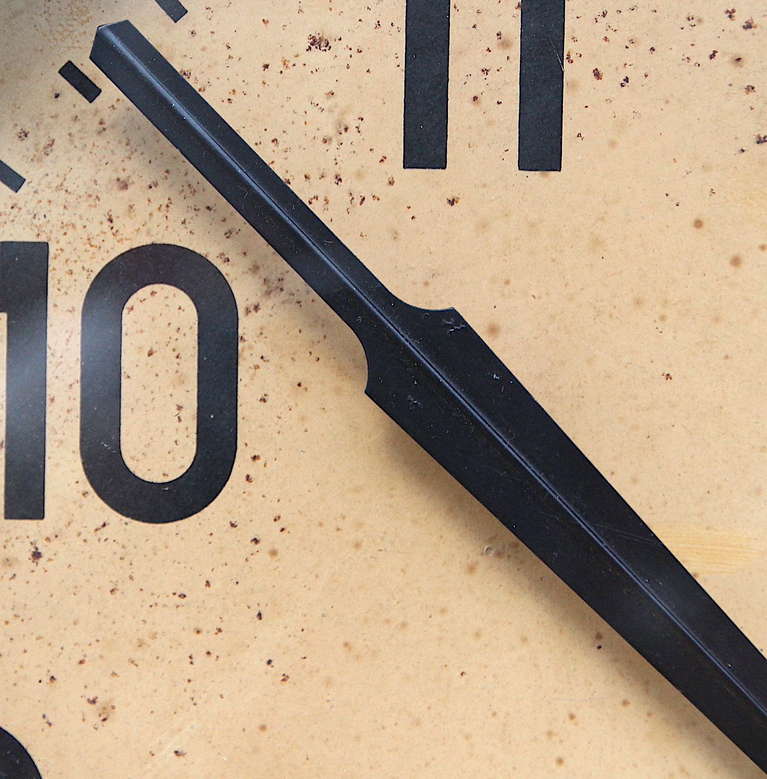 295.0 1940s British Bakelite Vintage School / Commercial Wall Clock. Fully Guaranteed. London Timepiece photo