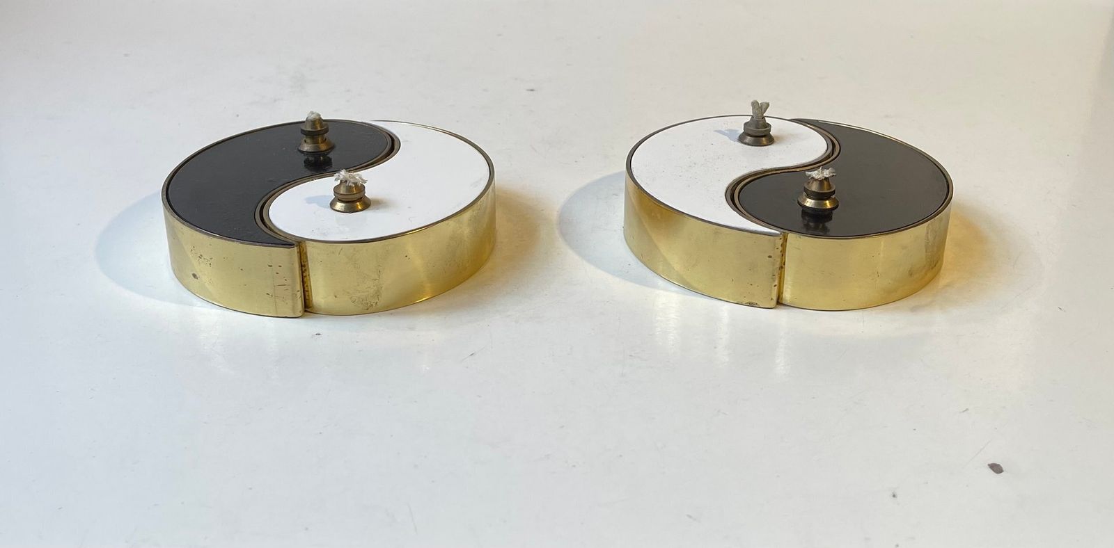 Mid Century Brass & Enamel Ying Yang Oil Lamps From G.V. Harnisch Eftf, 1960s, Set Of 2 photo for sale