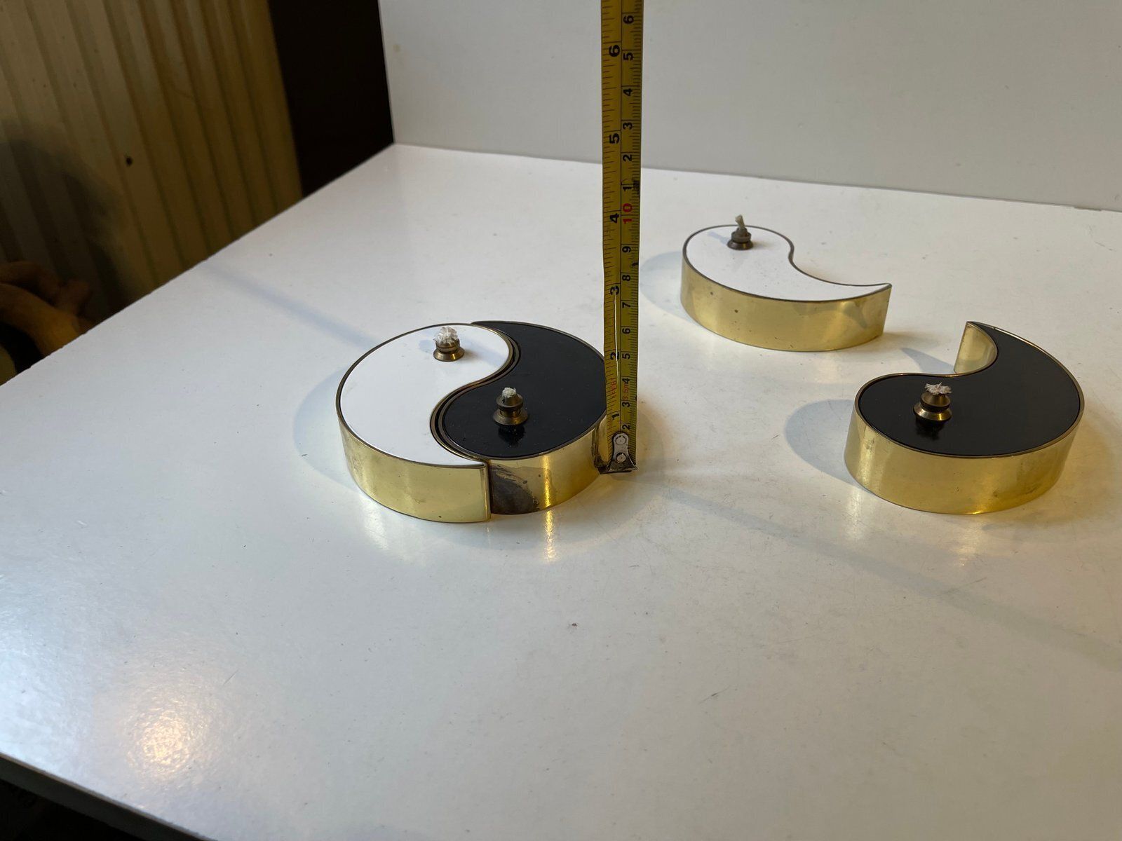 Mid Century Brass & Enamel Ying Yang Oil Lamps From G.V. Harnisch Eftf, 1960s, Set Of 2 photo vinterior