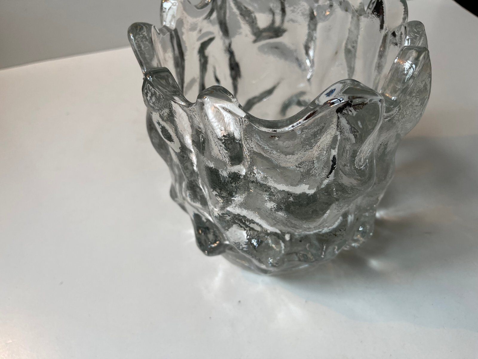 Swedish Modernist Freeform Ice Glass Vase By Göran Wärff For Kosta Boda, 1980s photo vinterior