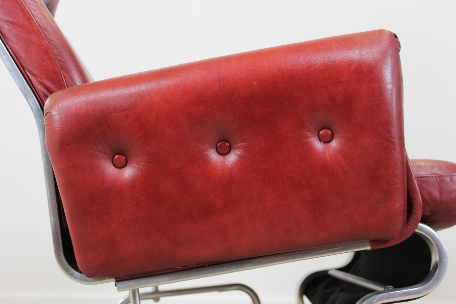Pair Swedish Leather Floating Chairs By Eric Sigfrid Persson photo 950.0