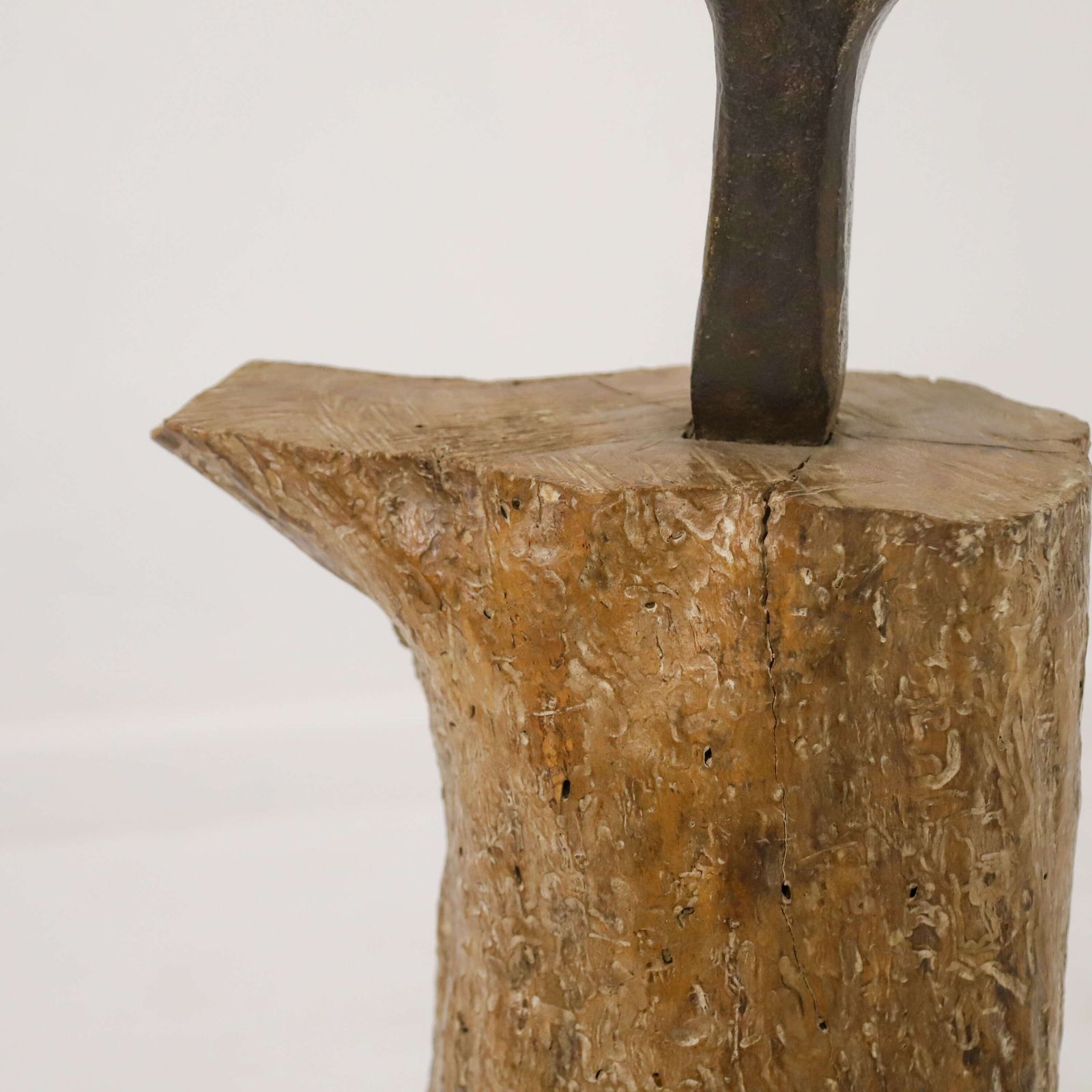 19th C British Farrier’s Anvil Mounted On Fruitwood Trunk – Sculptural Vernacular Piece photo Art