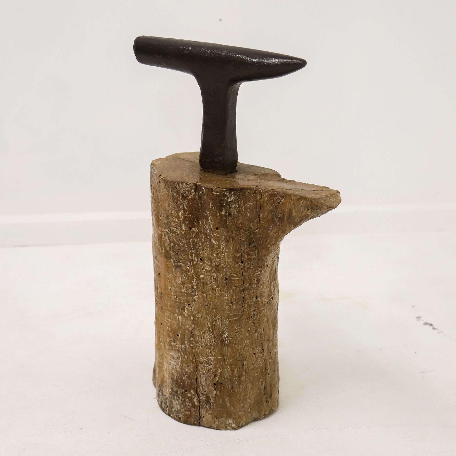 19th C British Farrier’s Anvil Mounted On Fruitwood Trunk – Sculptural Vernacular Piece photo vintage