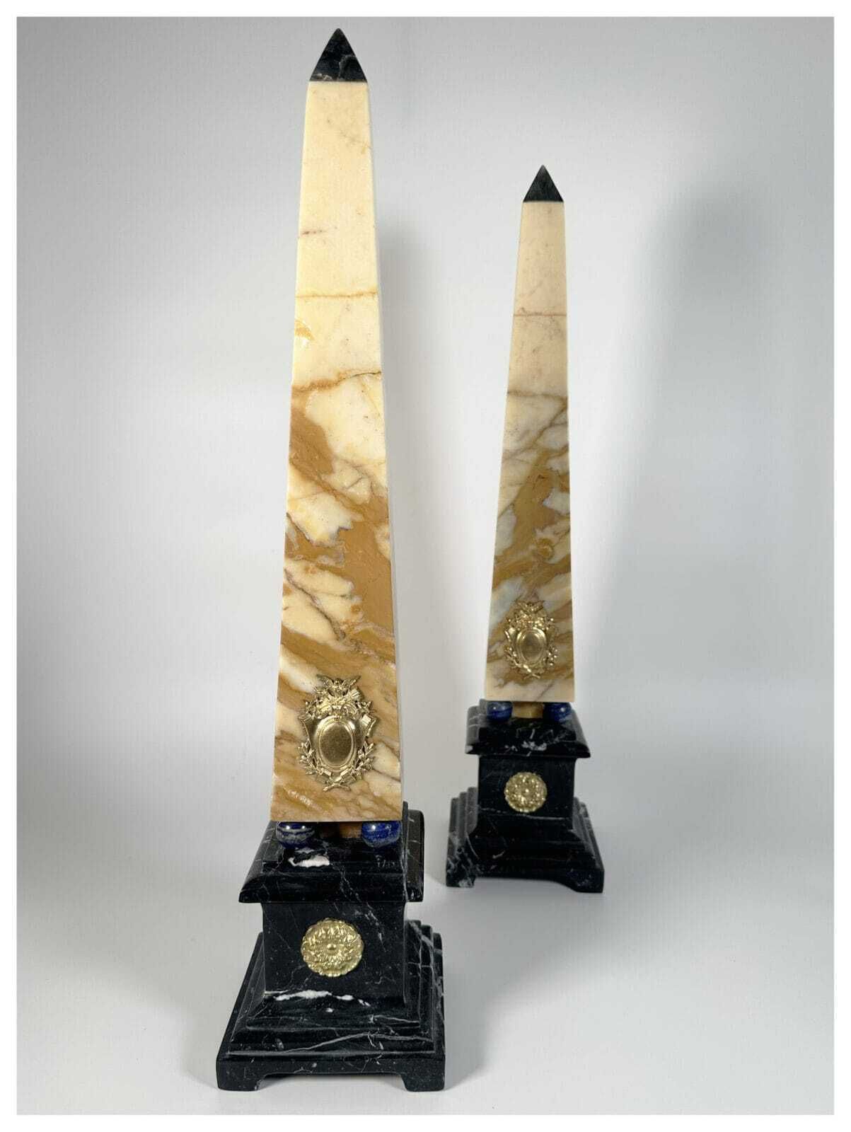 Pair Of Obelisks In Polychrome Marble And Gilded Bronze – Rome, 20th Century photo vinterior