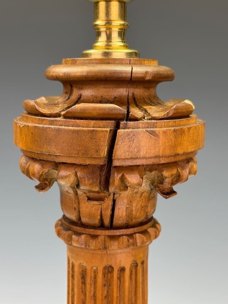 Antique Carved Oak Corinthian Column Table Lamp C.1920 – Neoclassical Revival Lighting photo vintage