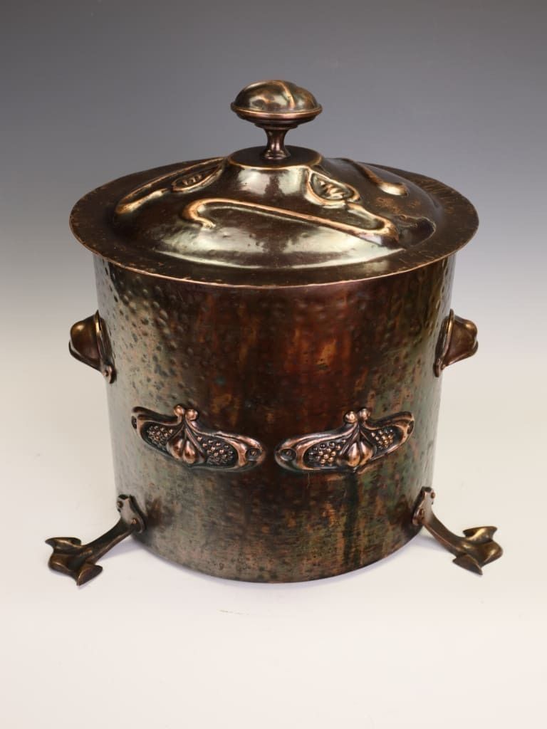 Exceptional Arts & Crafts Movement Hammered Copper Coal Bucket (Scuttle) With Liner