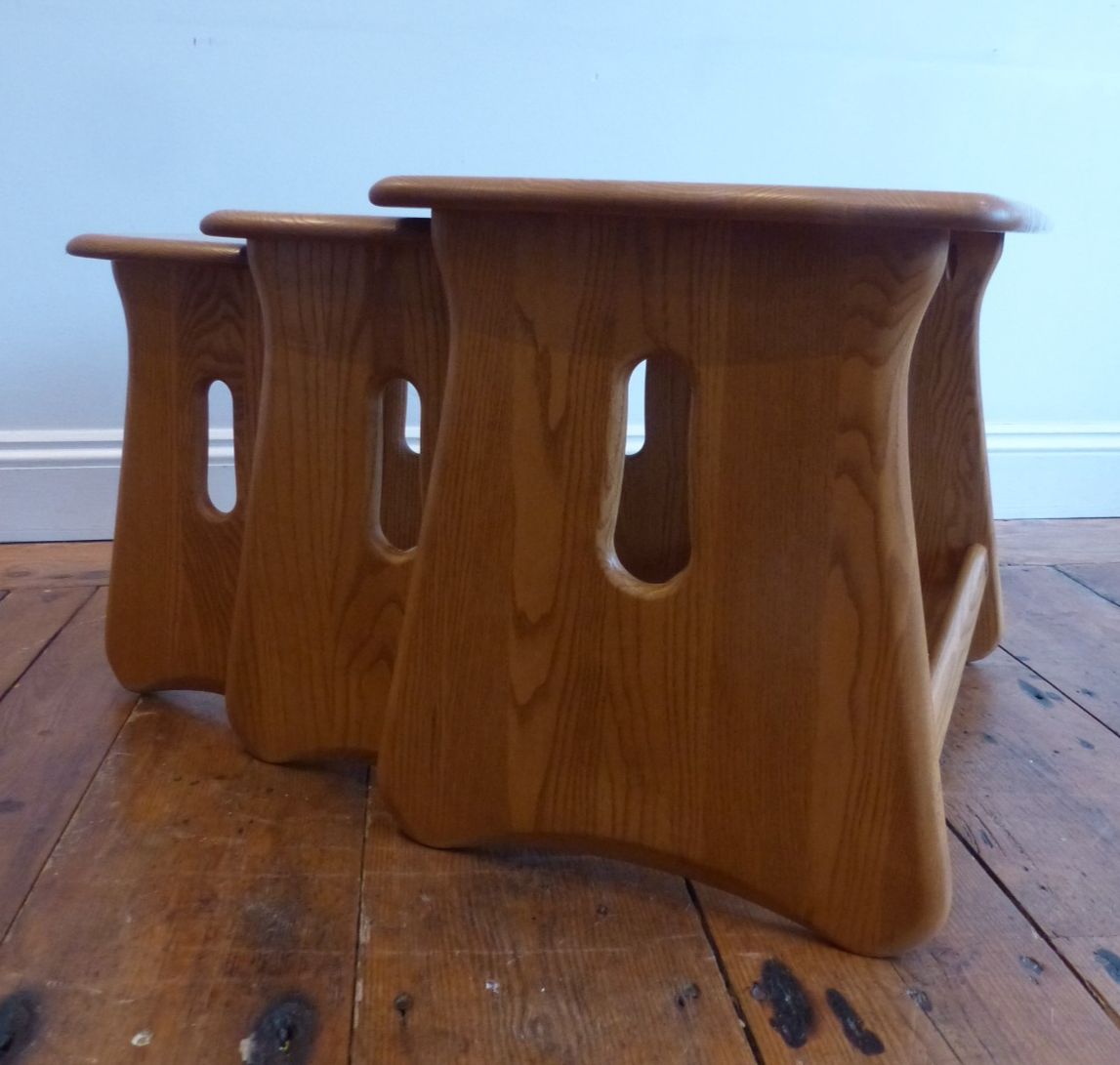 Stunning  Set Of Modern Ercol Nest Of  Coffee Tables Very Clean Condition photo 527.0