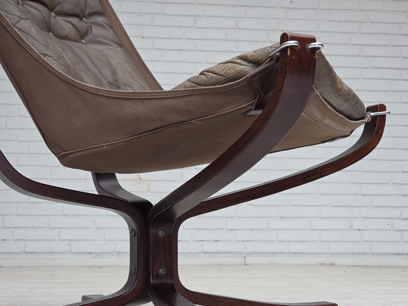 photo furniture 1970s, Norwegian Design By Sigurd Ressel, Lounge Chair, Model "Falcon".