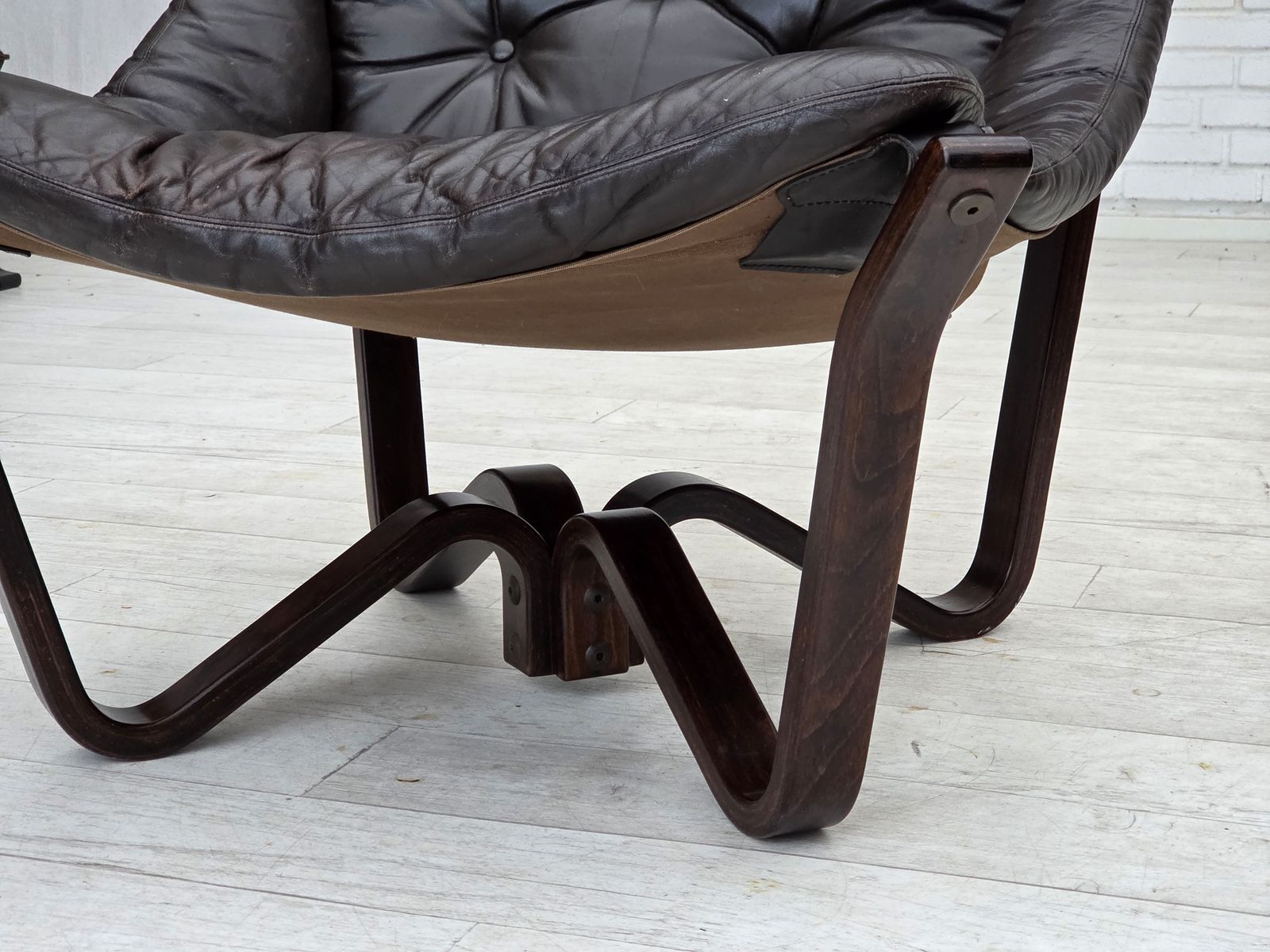photo vinterior Jaren 1970, Noors Design Van Jim Myrstad, Loungestoel, Model "Viking".