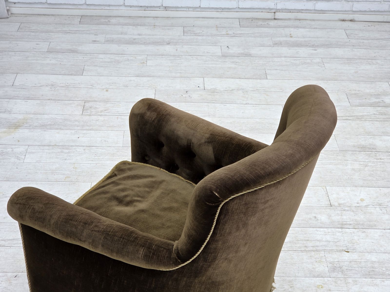 photo vinterior 1950s, Scandinavian Armchair, Green Furniture Velour, Ash Wood.