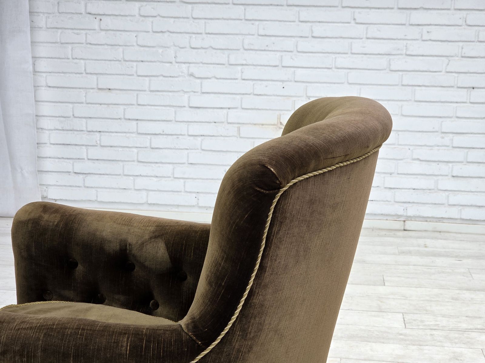 photo vintage 1950s, Scandinavian Armchair, Green Furniture Velour, Ash Wood.