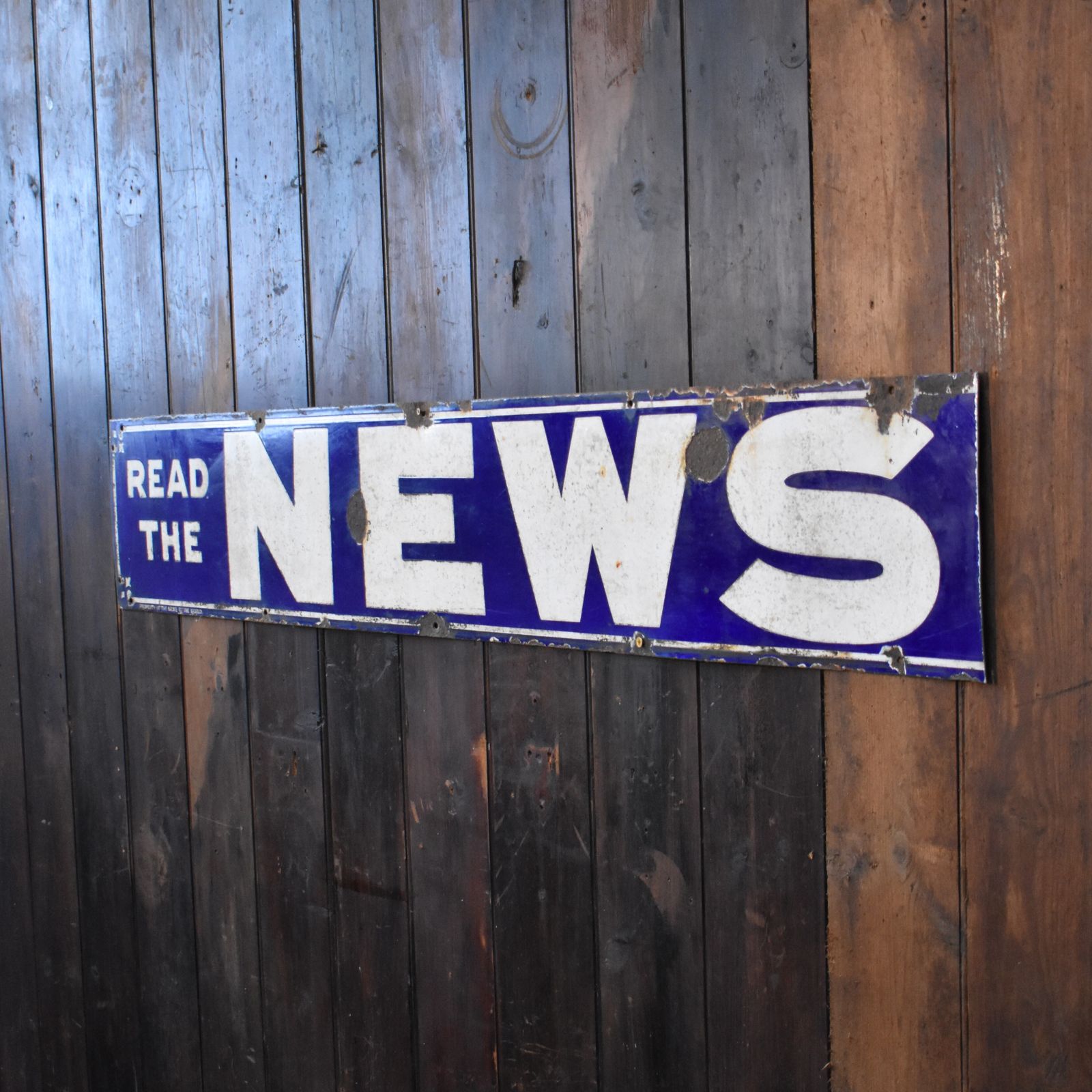 Antique 1930s Salvaged 'Read The News' Newspaper Shop Advertising Enamel Sign photo vinterior