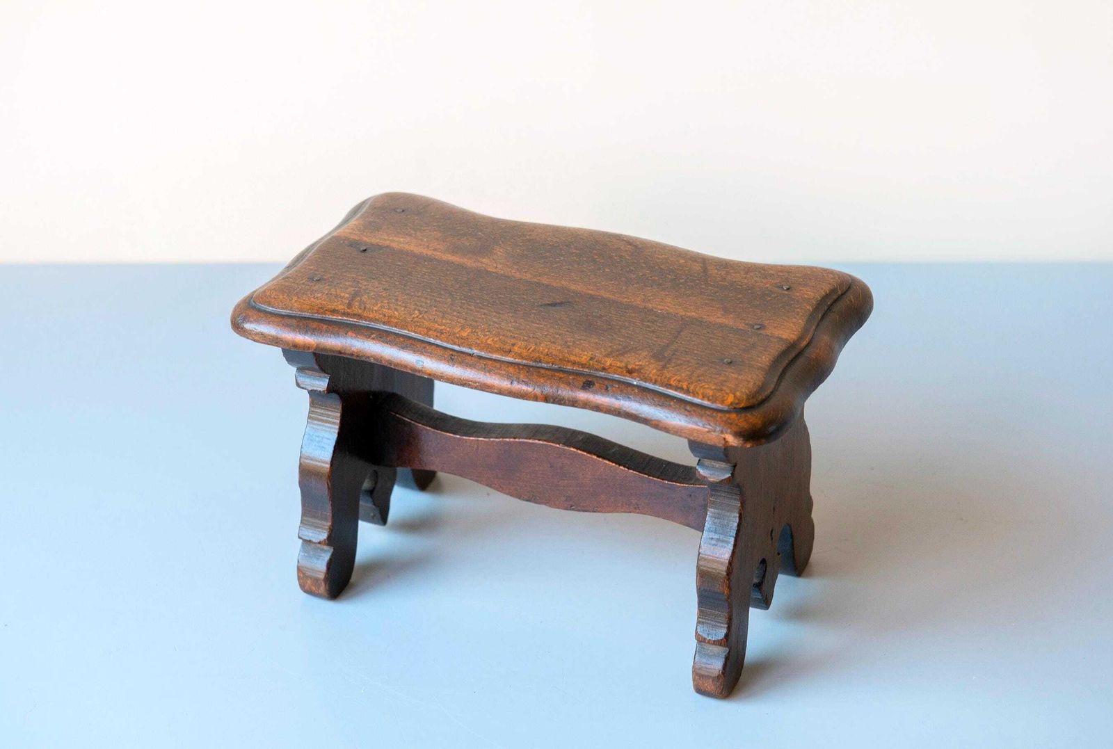 19th Century Primitive Wooden Stool – Rustic English Country Footstool With Scalloped Top photo 179.0