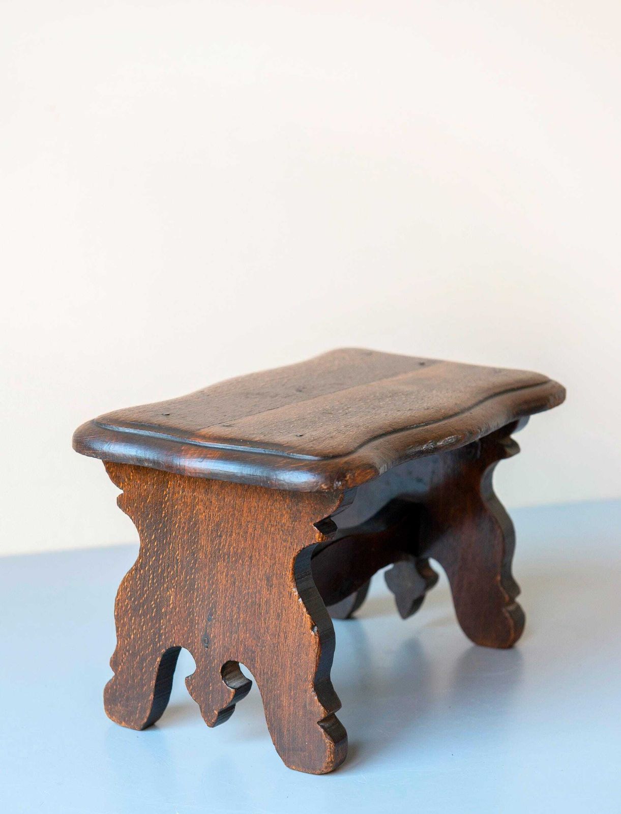 photo furniture 19th Century Primitive Wooden Stool – Rustic English Country Footstool With Scalloped Top