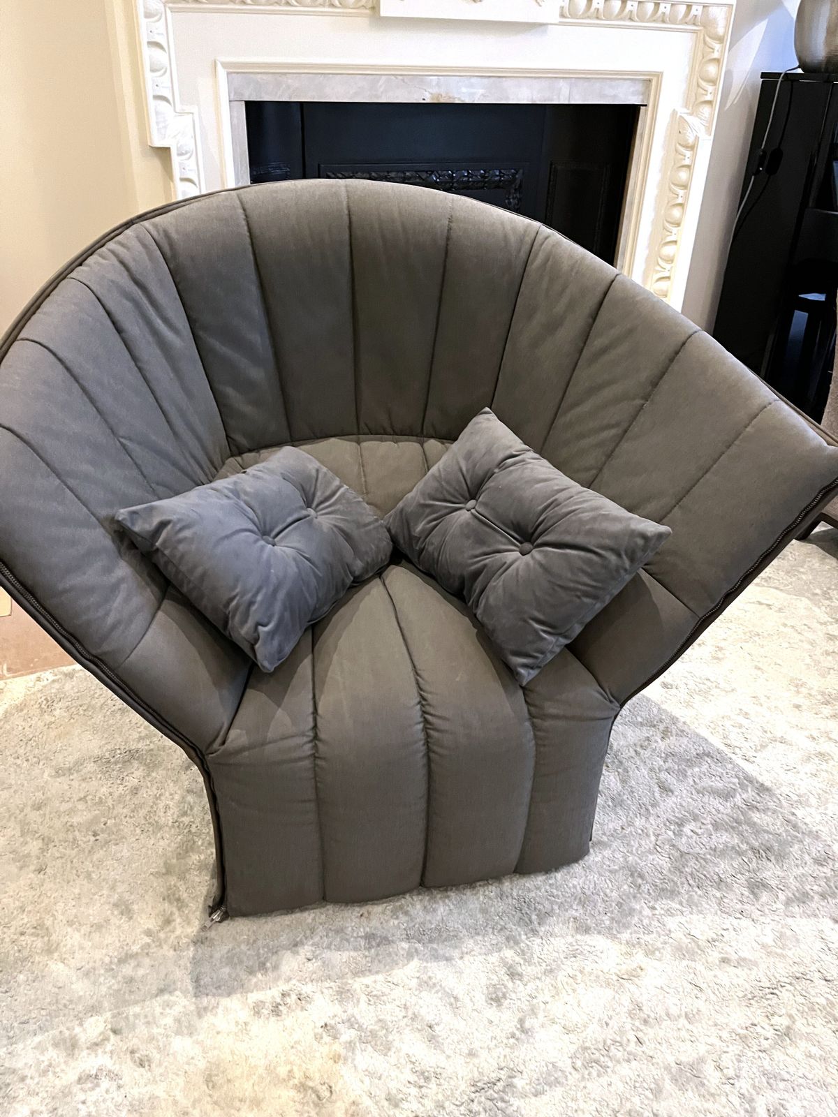 photo vinterior Ligne Roset Moël Armchair By Inga Sempé – Grey Fabric & Leather With 2 Cushions