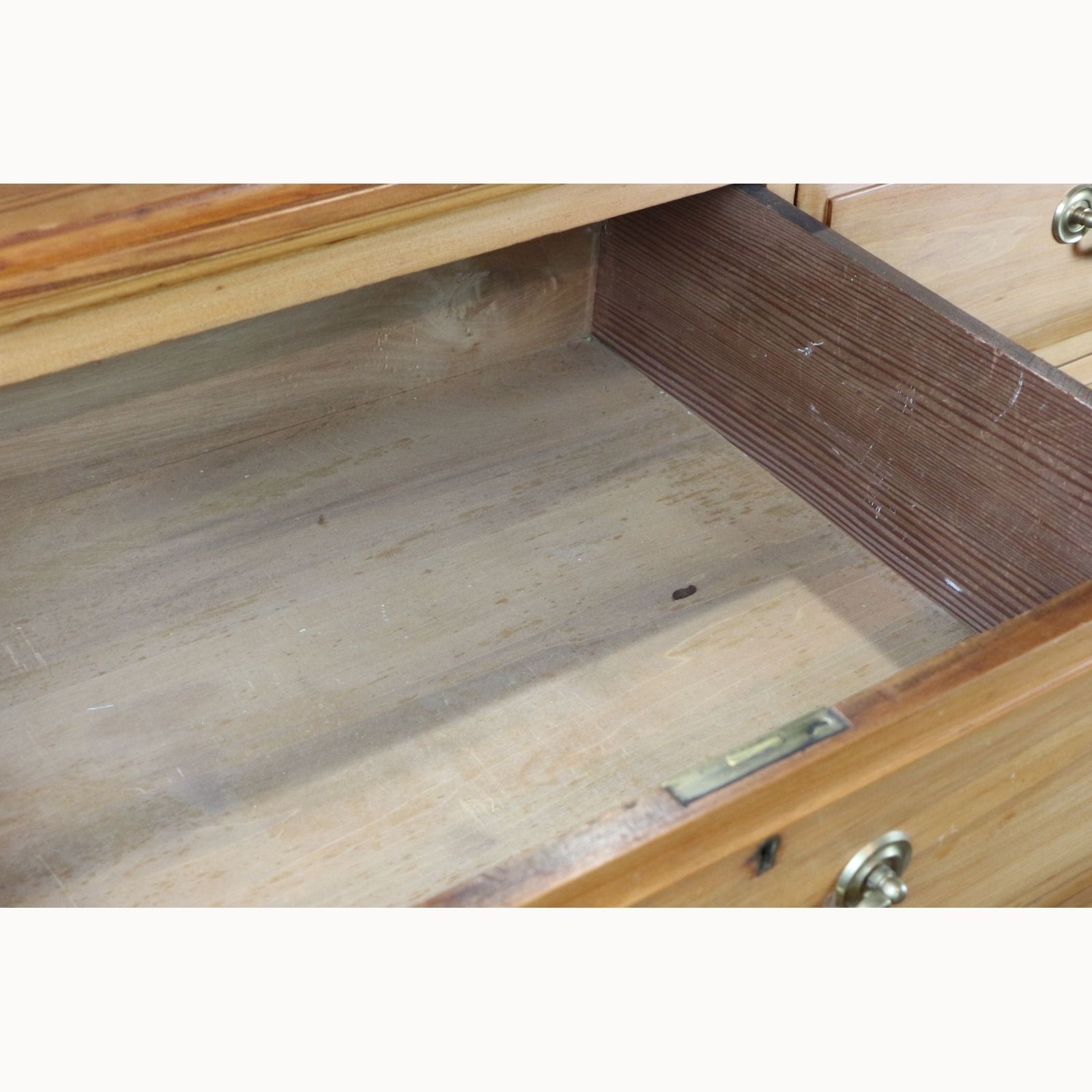 A Victorian Satinwood Two Over Three Chest Of Graduated Drawers photo 400.0
