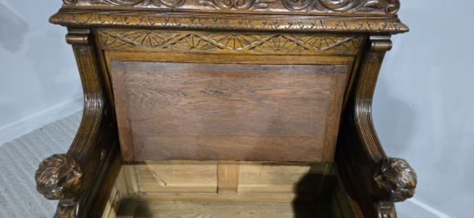 Excellent Green Man Hall Monks Bench photo vintage