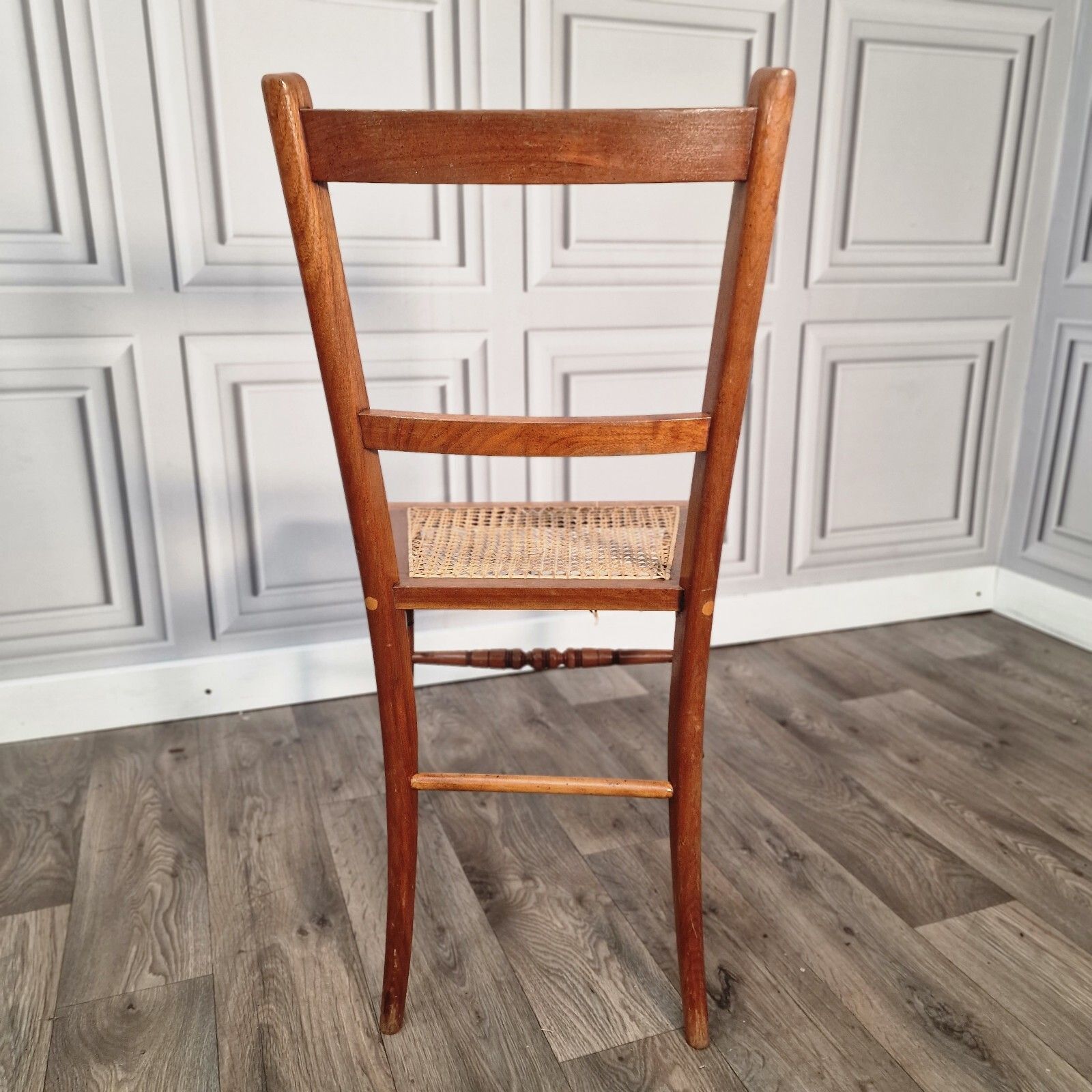 photo vinterior Antique Bedroom Chair Fluted & Turned Decorative Cane Occasional Window Vintage