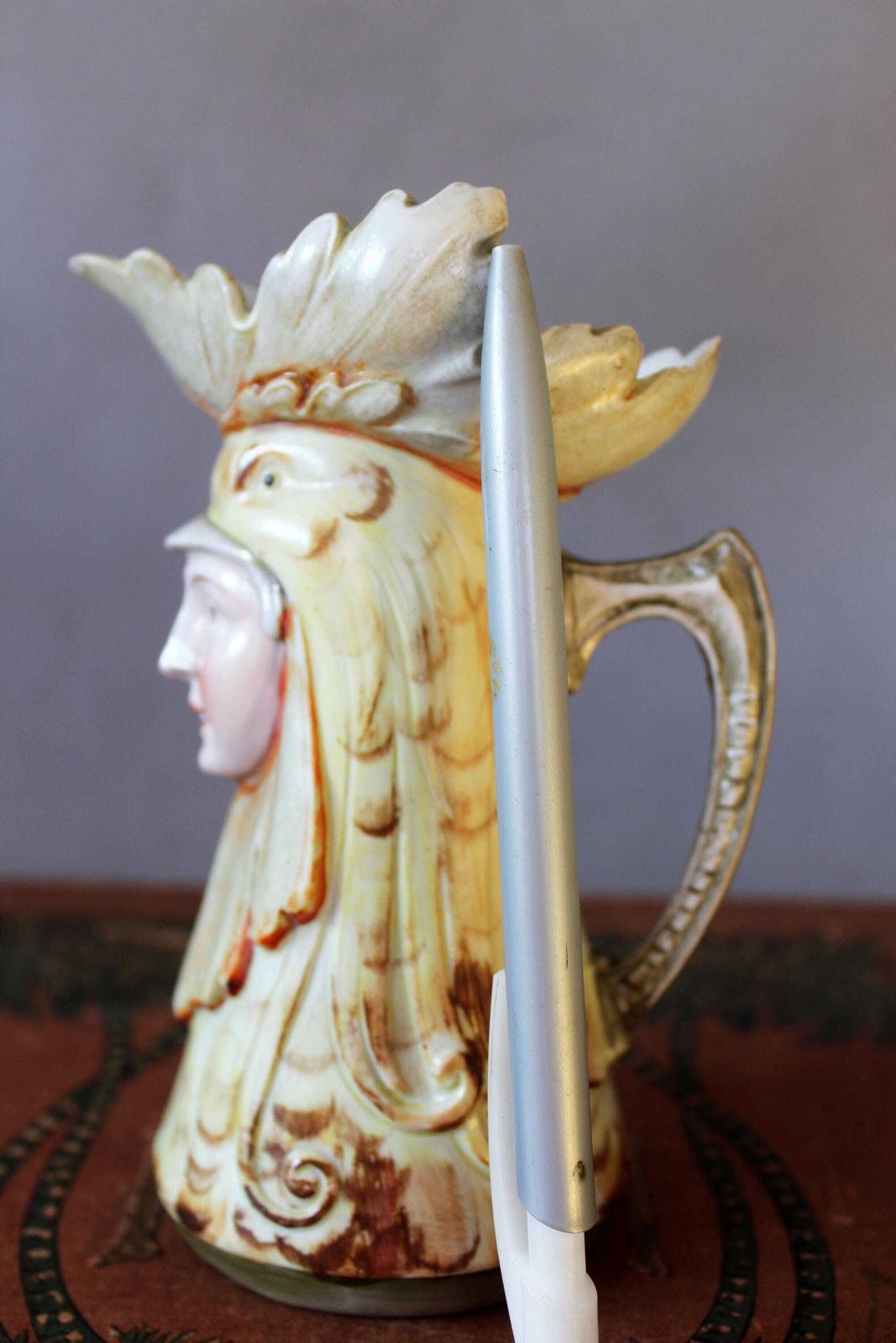 Zeldzame Antieke Porseleinen Figuratieve Roomkannetje Van Schafer & Vater, 19e–Begin 20e Eeuw – Joker Of Gezicht Met Kippenhoed, Kleine Chips photo buy