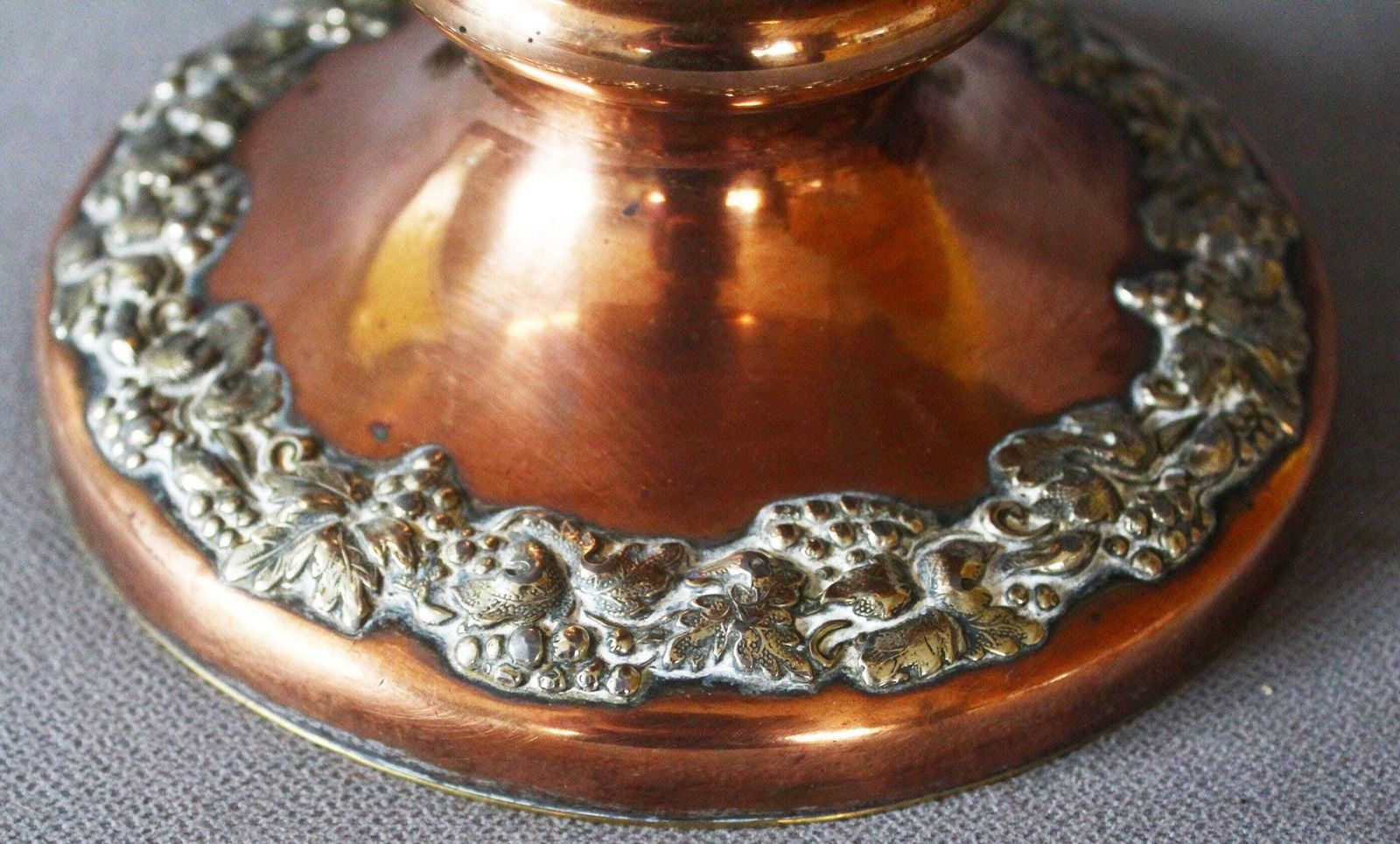 Vintage Grote En Zware Champagnekoeler, Urnvorm, Wijnkoeler / Ijsemmer, Sierlijk Bacchus Druivenrankmotief, Koperkleur Op Zilverkleur photo 170.0