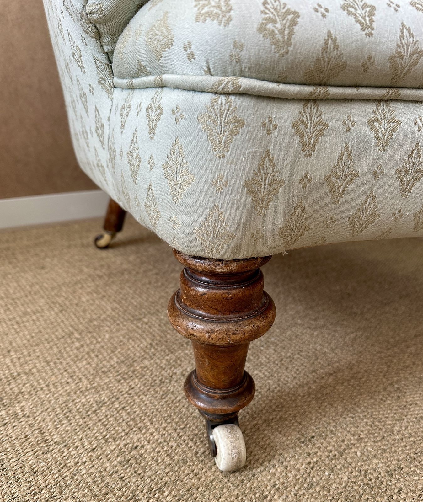 Elegant Late Victorian Button Back Armchair With Turned Legs & Original Castors C.1880 photo for sale