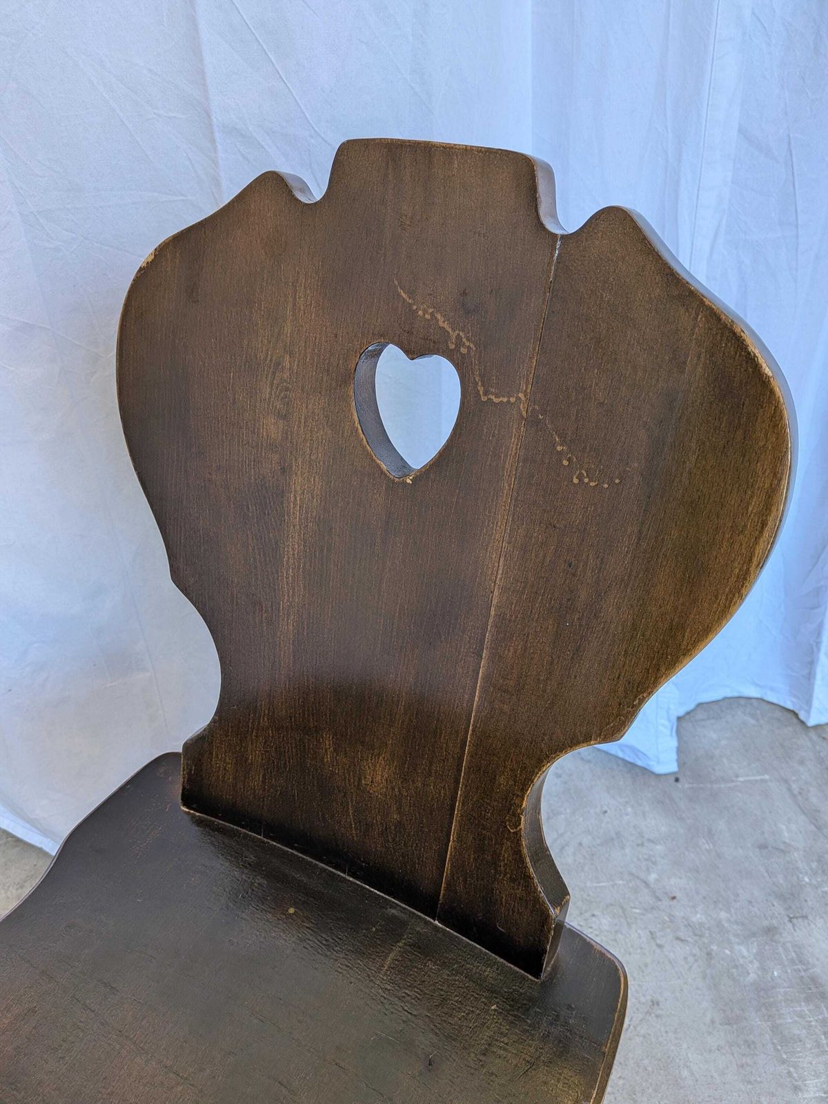 photo vintage Vintage Tyrolean Heart Cutout Wooden Dining Chair / Dark Brown Wood / Bobbin Turned Legs