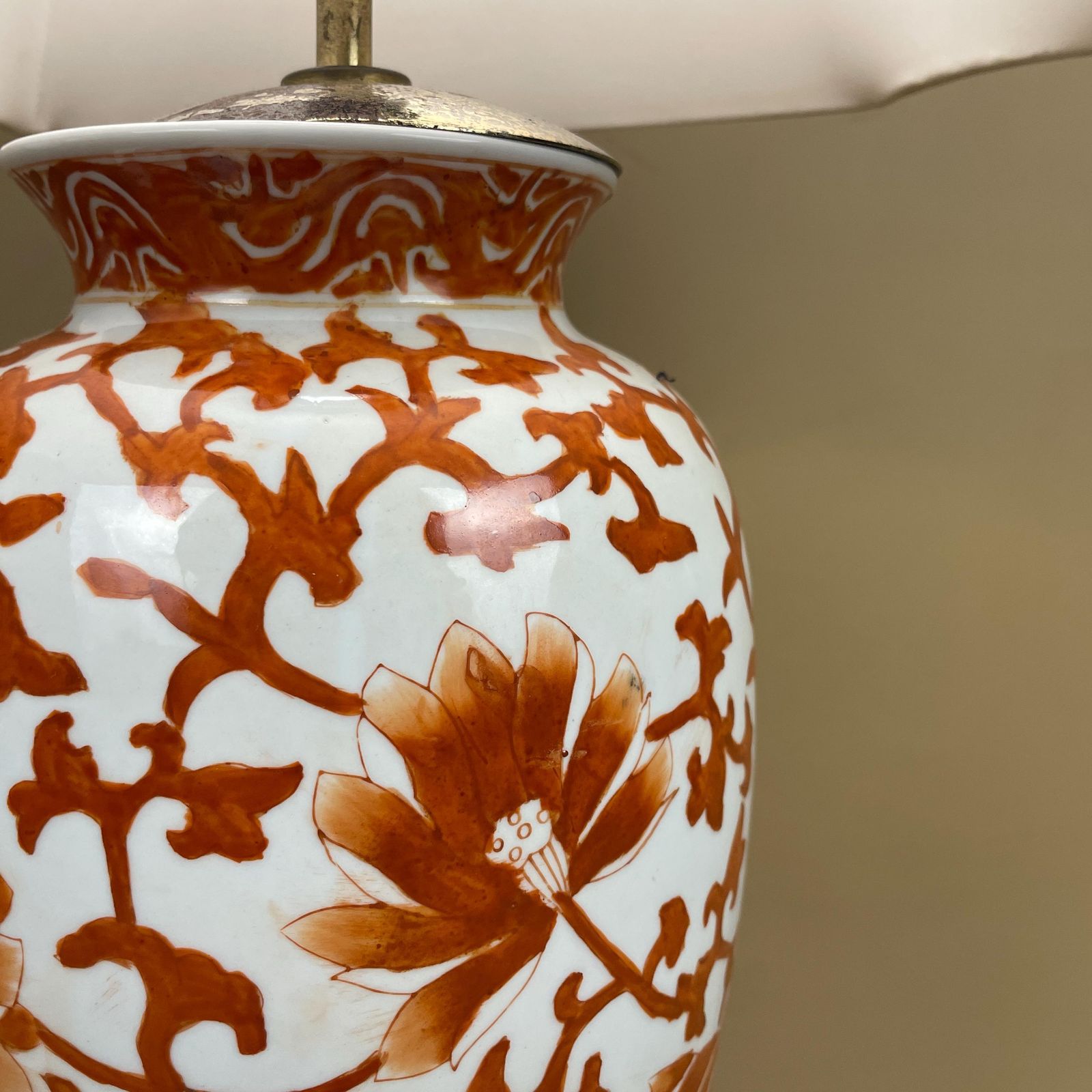Oriental Ceramic Lamp Light Bedside Table Hand Painted Floral Design Pattern Wood Base Chinese Vase White Orange Antique Lampshade Shade photo Lighting
