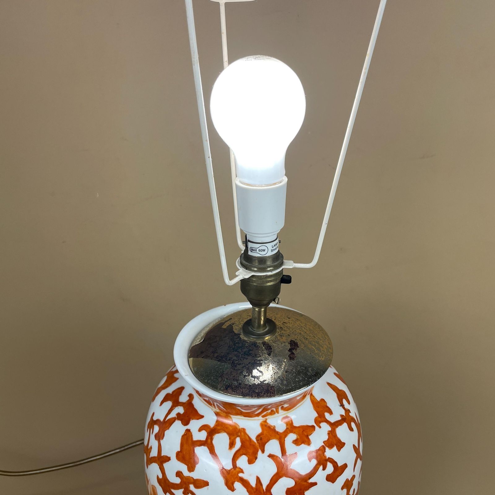 Oriental Ceramic Lamp Light Bedside Table Hand Painted Floral Design Pattern Wood Base Chinese Vase White Orange Antique Lampshade Shade photo vinterior