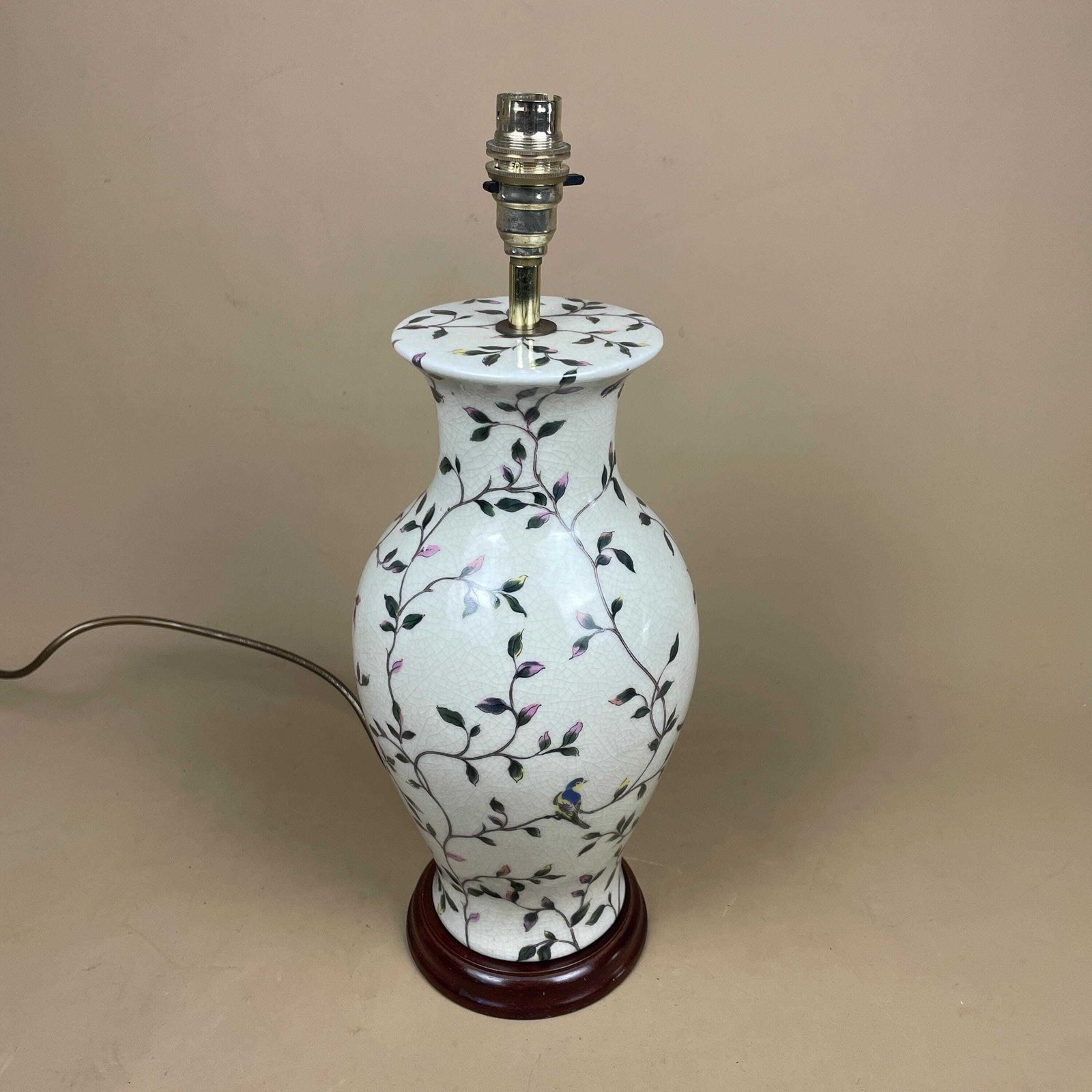Oriental Ceramic Lamp Light Bedside Table Hand Painted Floral Bird Design Pattern Wood Base Chinese Vase Cream Antique Gold Metal Wooden photo Lighting