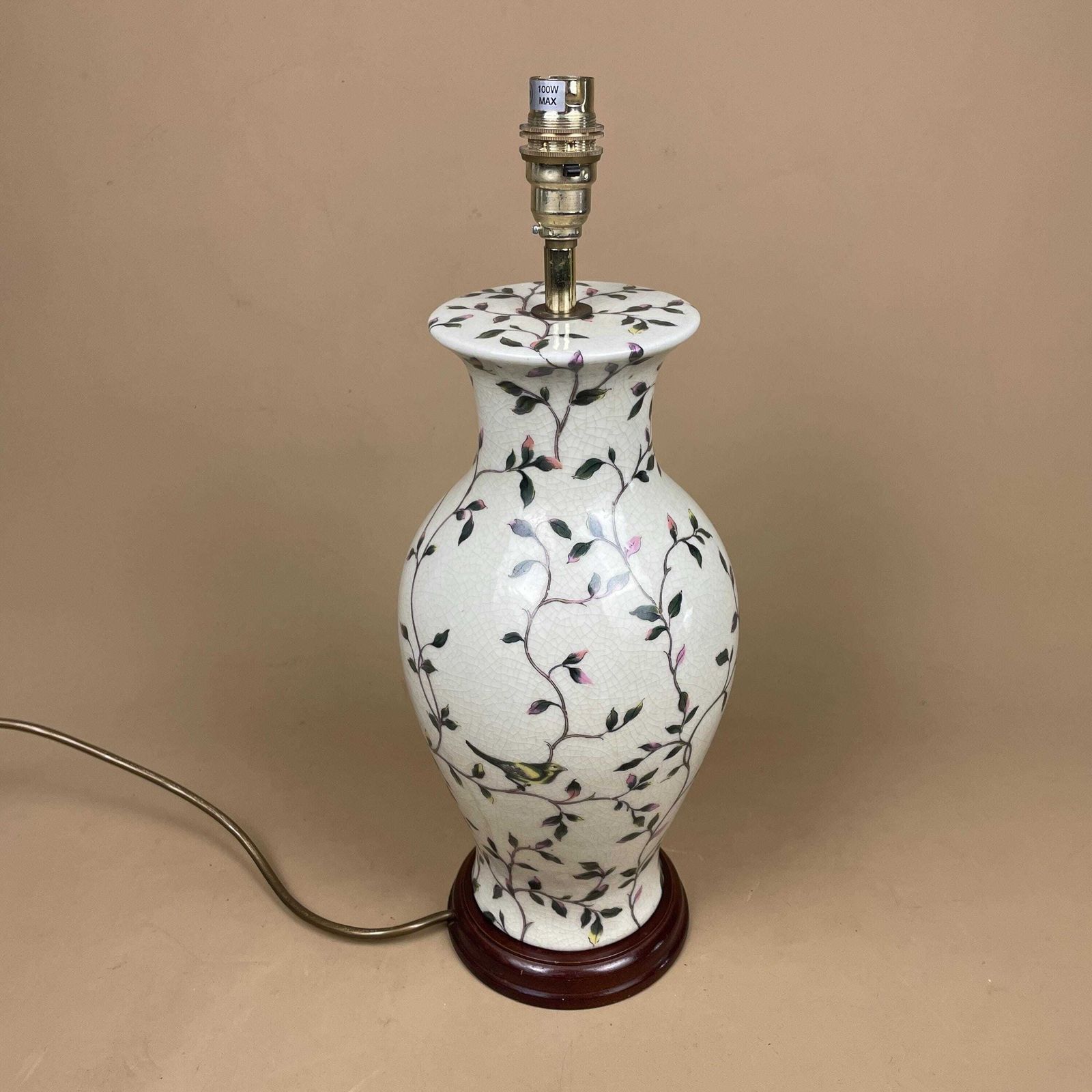 Oriental Ceramic Lamp Light Bedside Table Hand Painted Floral Bird Design Pattern Wood Base Chinese Vase Cream Antique Gold Metal Wooden photo vinterior