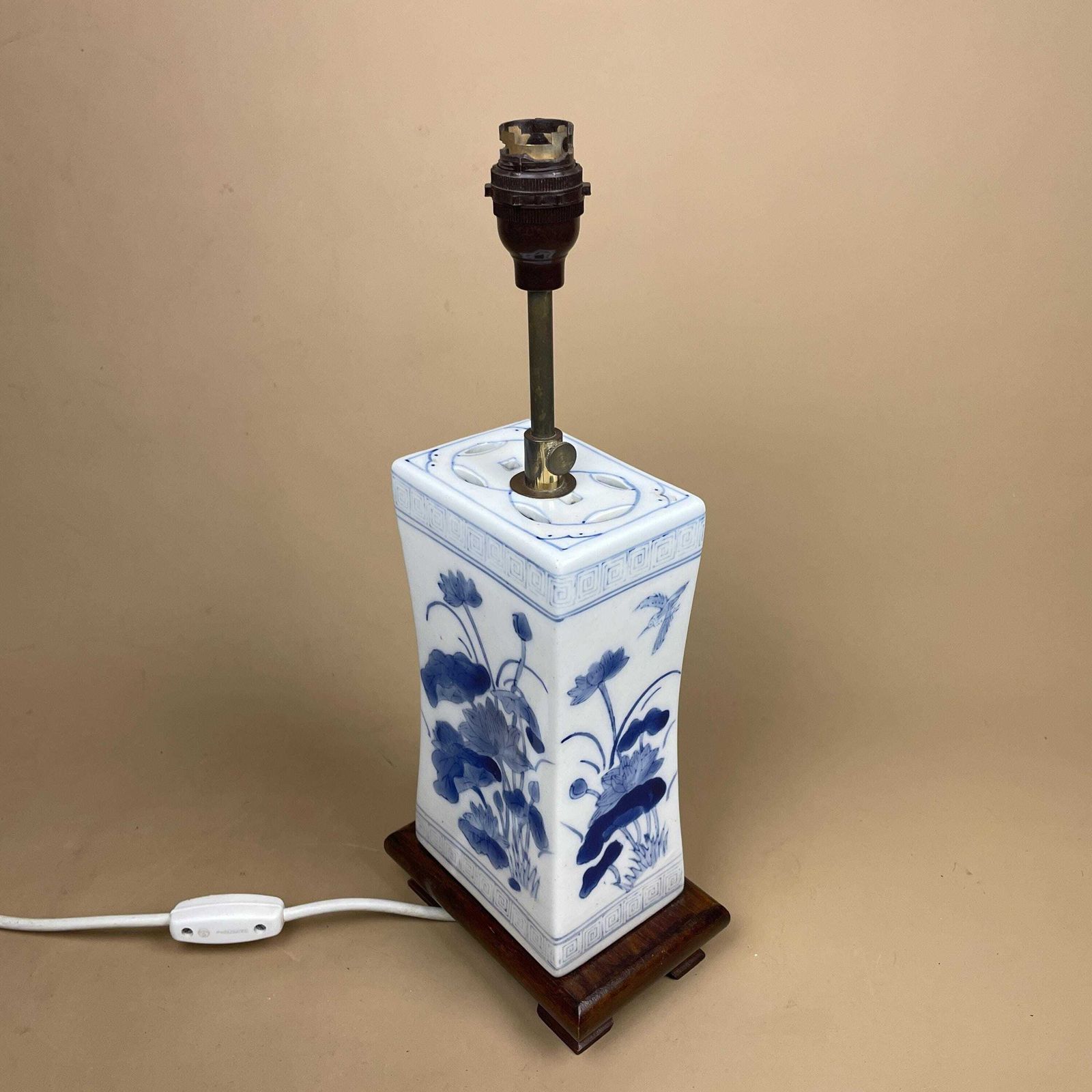 Oriental Ceramic Lamp Light Bedside Table Hand Painted Floral Design Pattern Wood Base Chinese Vase White Blue Antique Gold Metal Cushion photo for sale