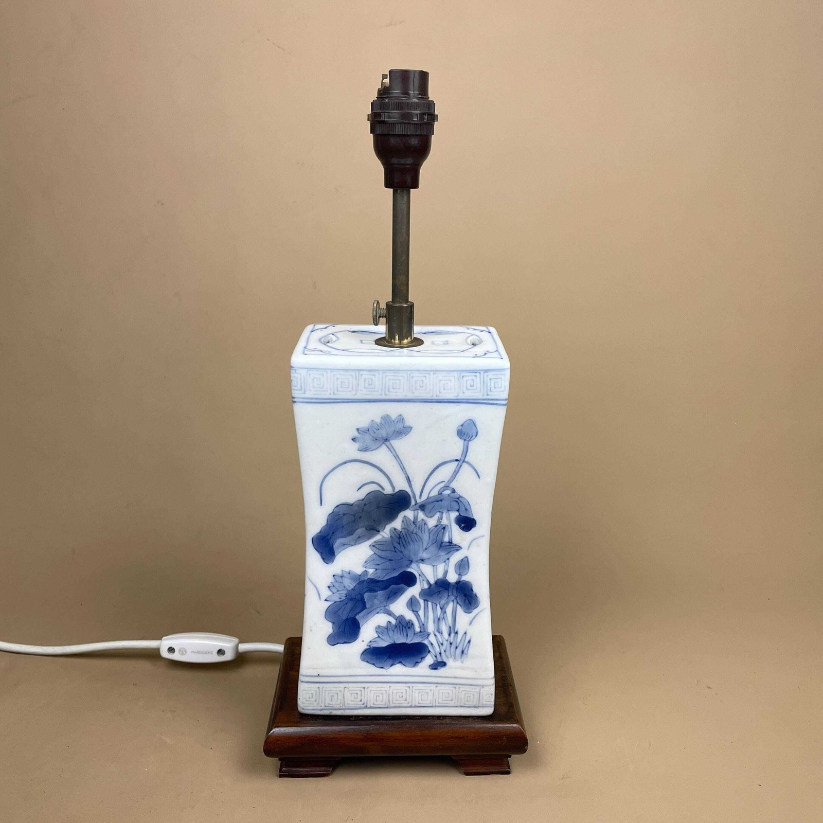 Oriental Ceramic Lamp Light Bedside Table Hand Painted Floral Design Pattern Wood Base Chinese Vase White Blue Antique Gold Metal Cushion photo 119.0