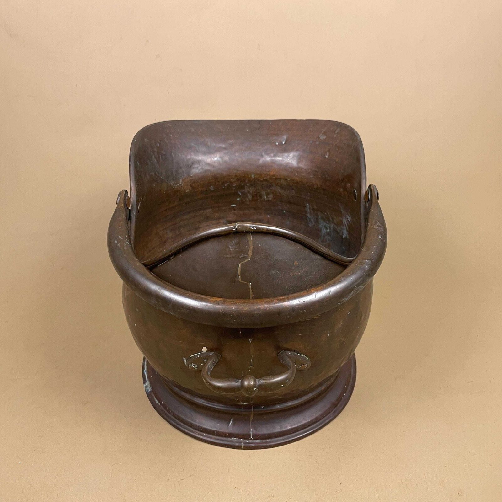 Antique Metal Copper Coal Bucket Handle Fireside Fire Side Scuttle Log Helmet Farmhouse Cottage Vintage Fireplace Logs Storage photo vinterior