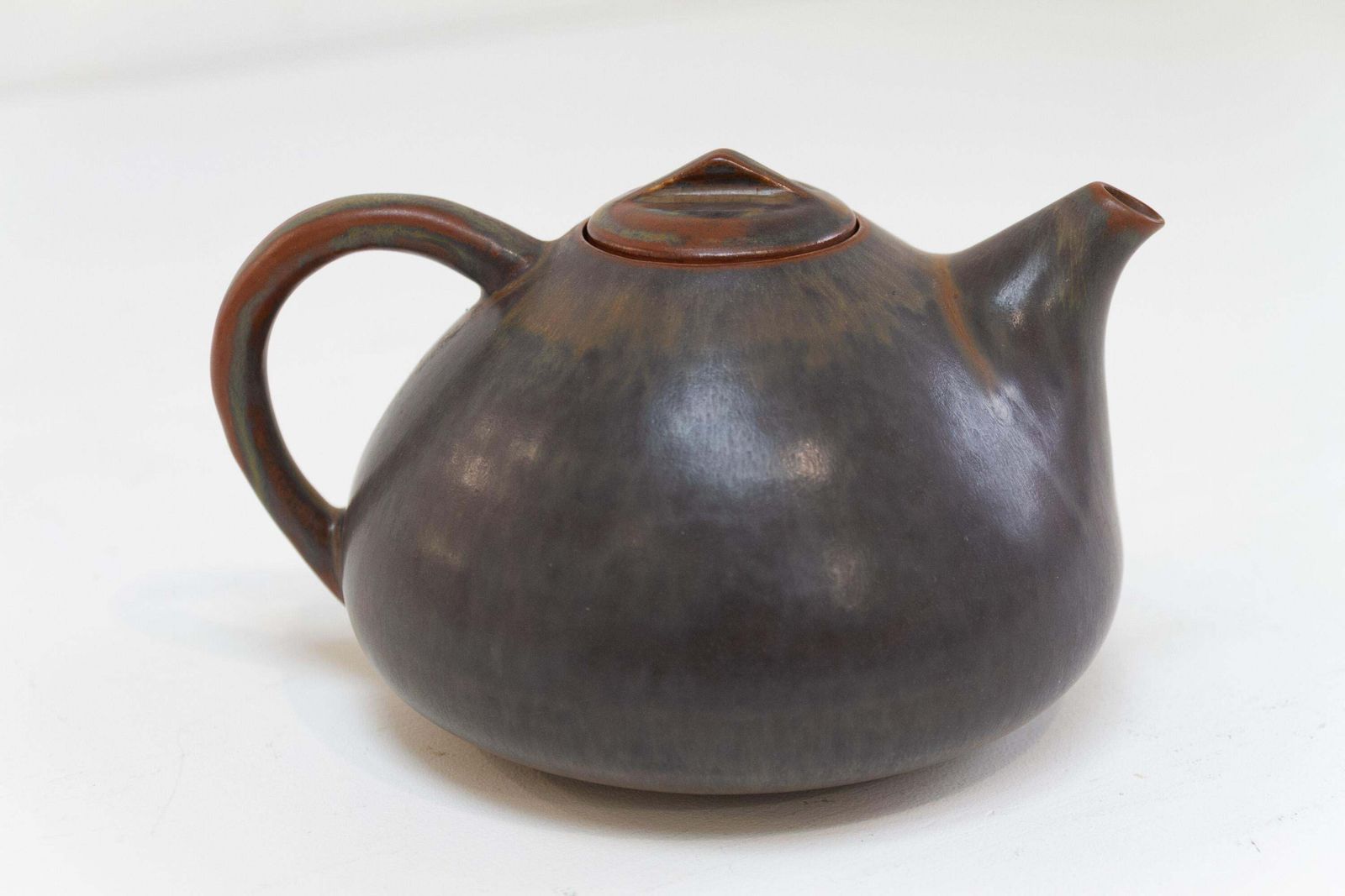 photo furniture Danish Teapot In Glazed Ceramic By Eva Stæhr Nielsen For Saxbo, 1950s.