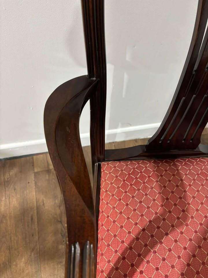 photo vinterior Pair Of Reproduction Mahogany Carver Armchairs